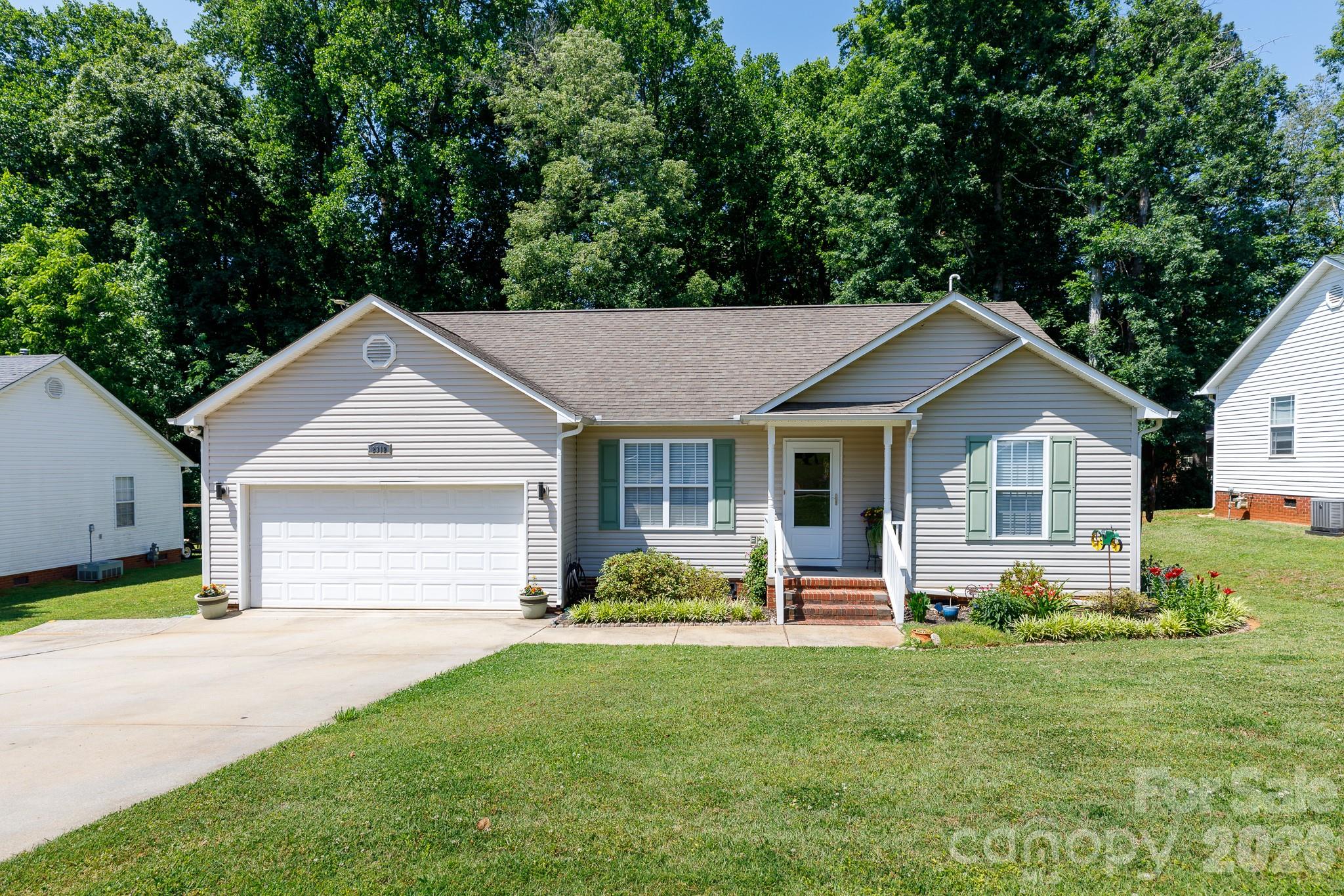 2312 Nuthatch Drive Property Photo 1