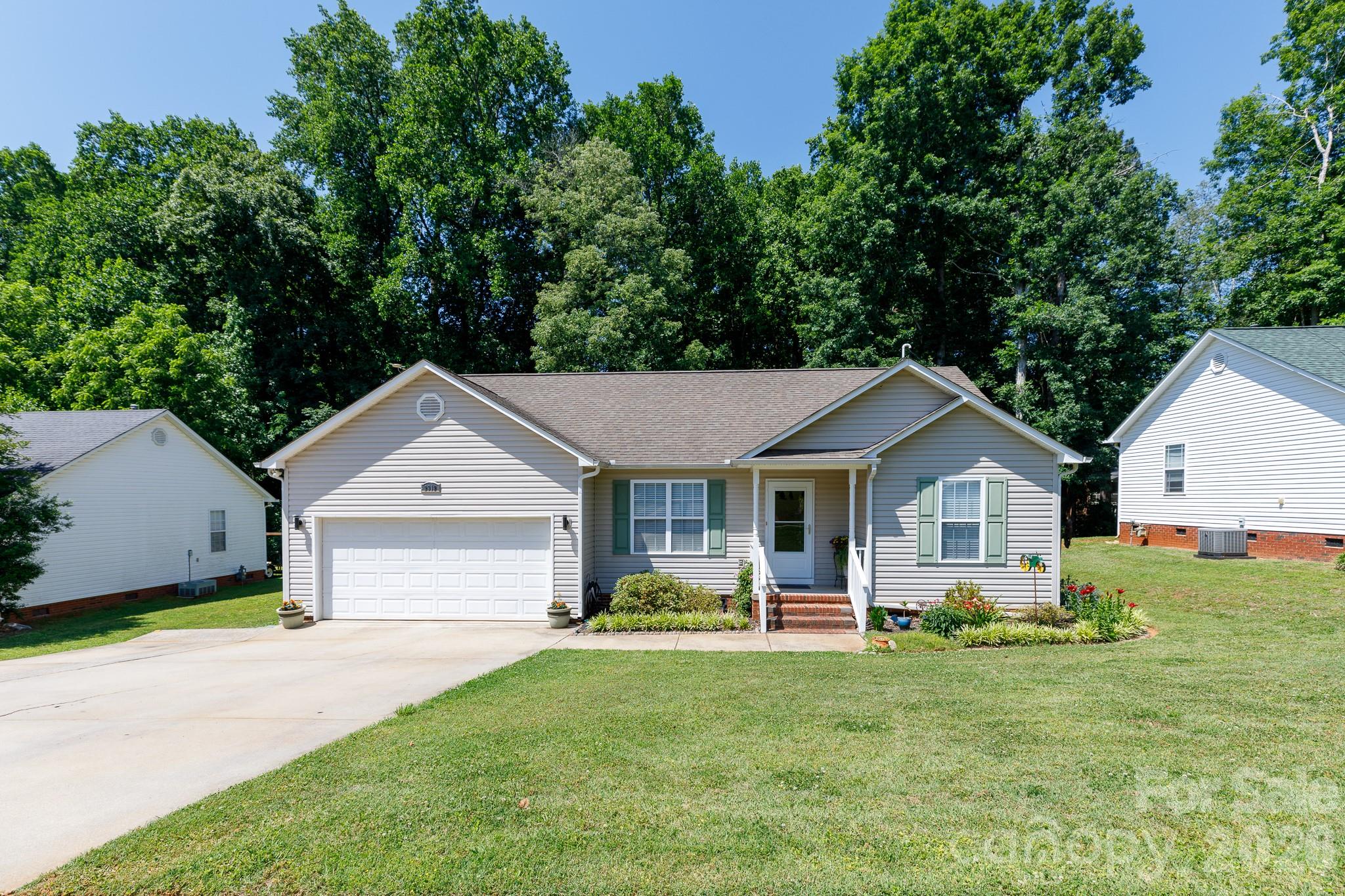 2312 Nuthatch Drive Property Photo 2