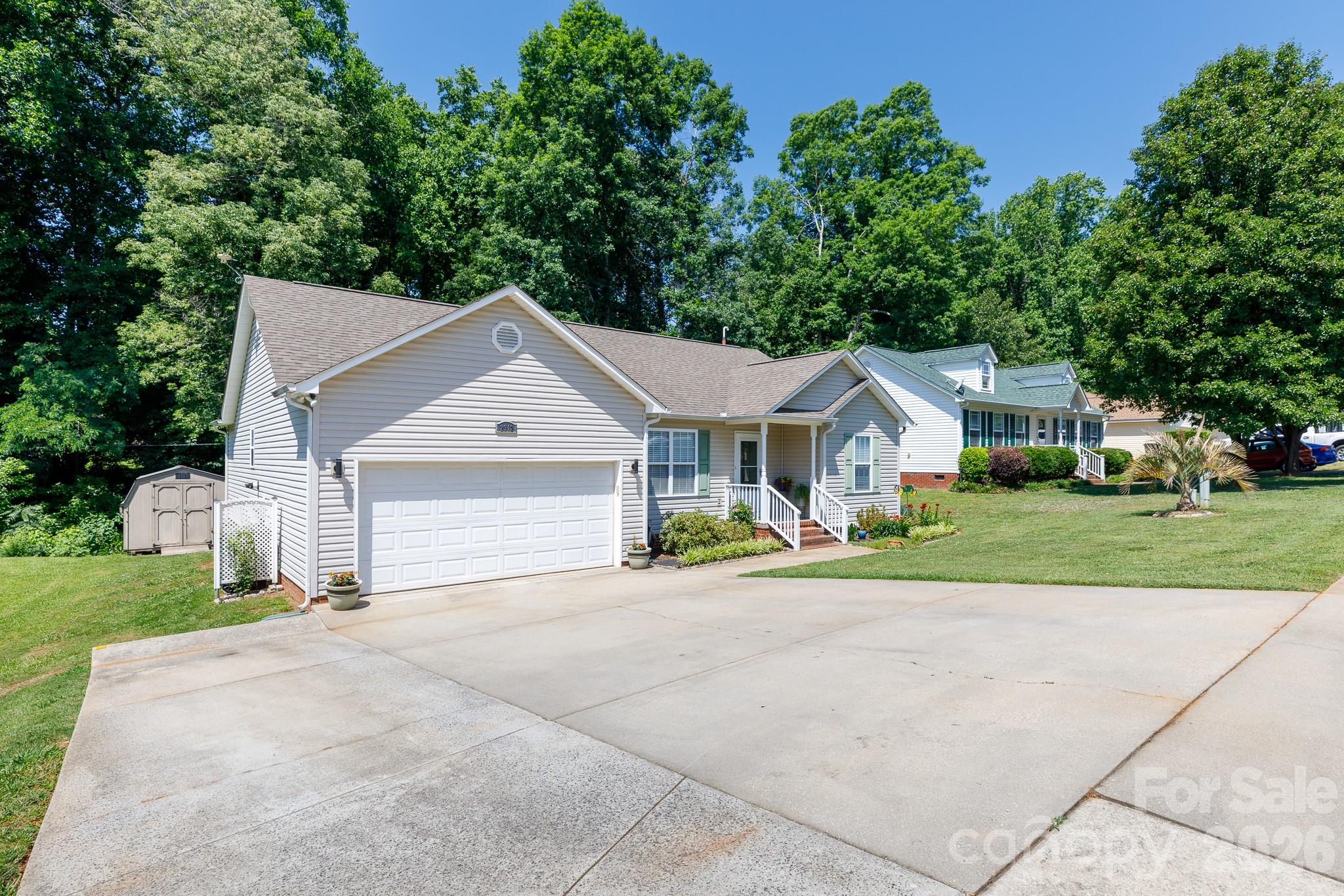 2312 Nuthatch Drive Property Photo 3