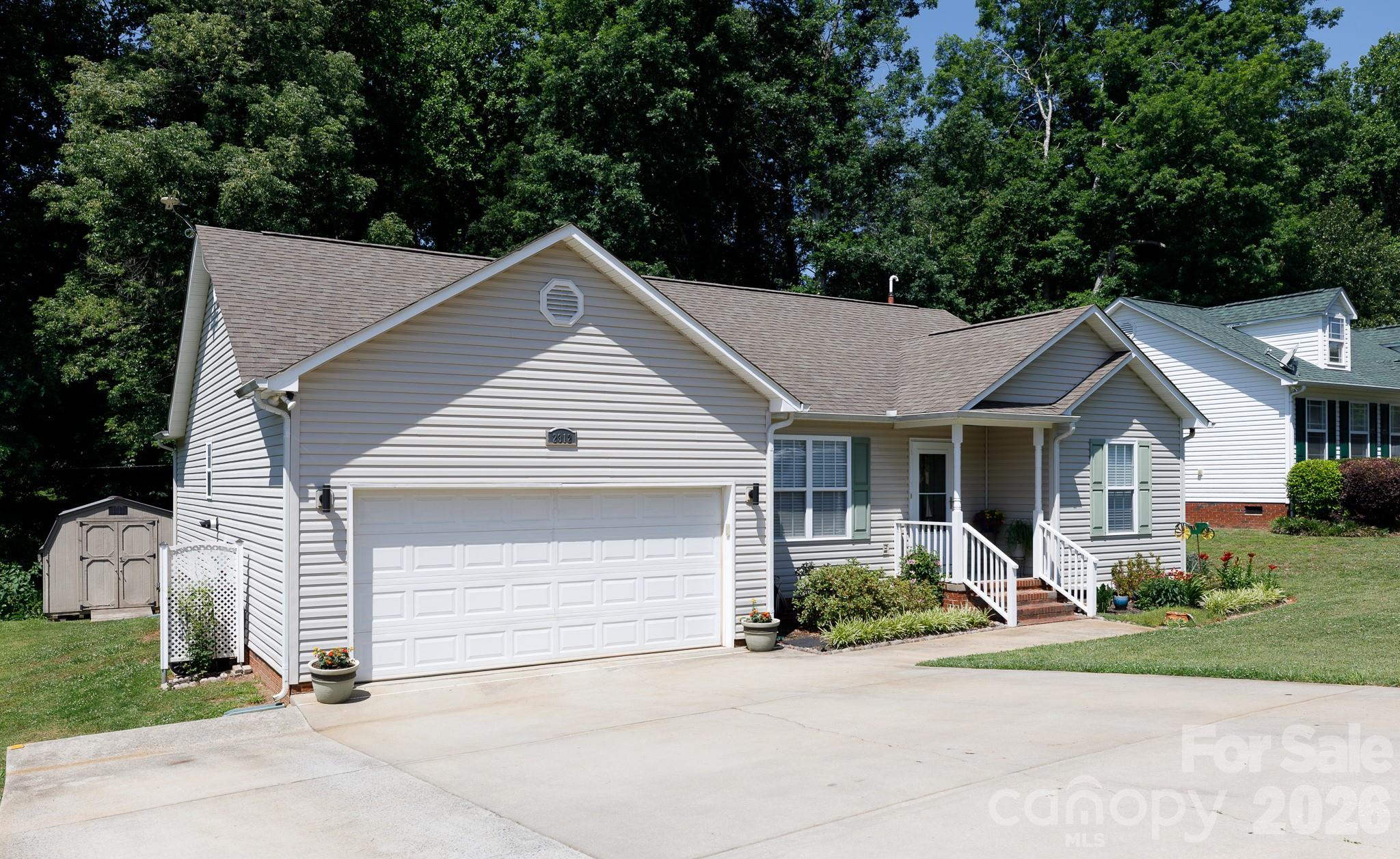 2312 Nuthatch Drive Property Photo 4