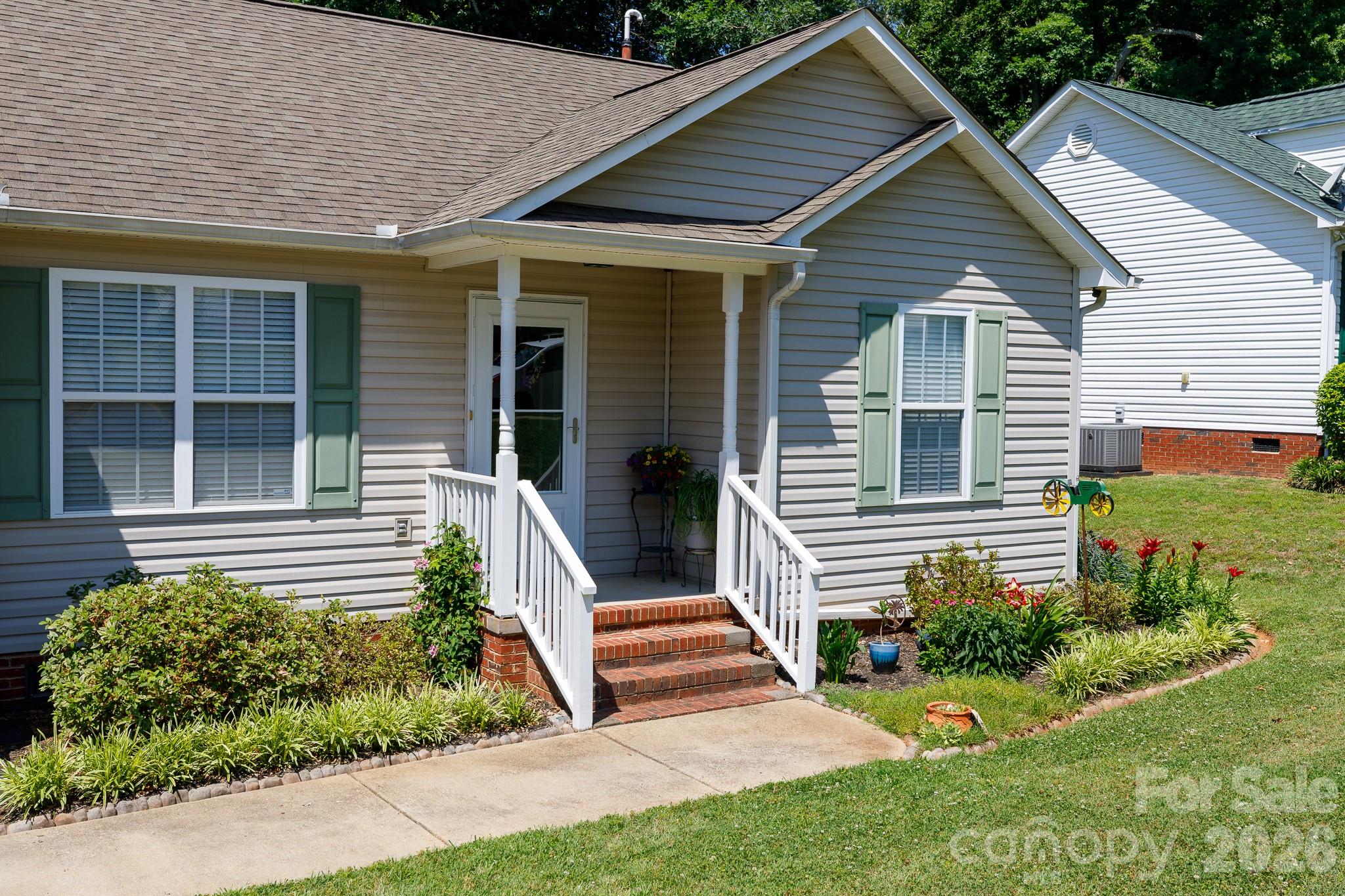 2312 Nuthatch Drive Property Photo 5