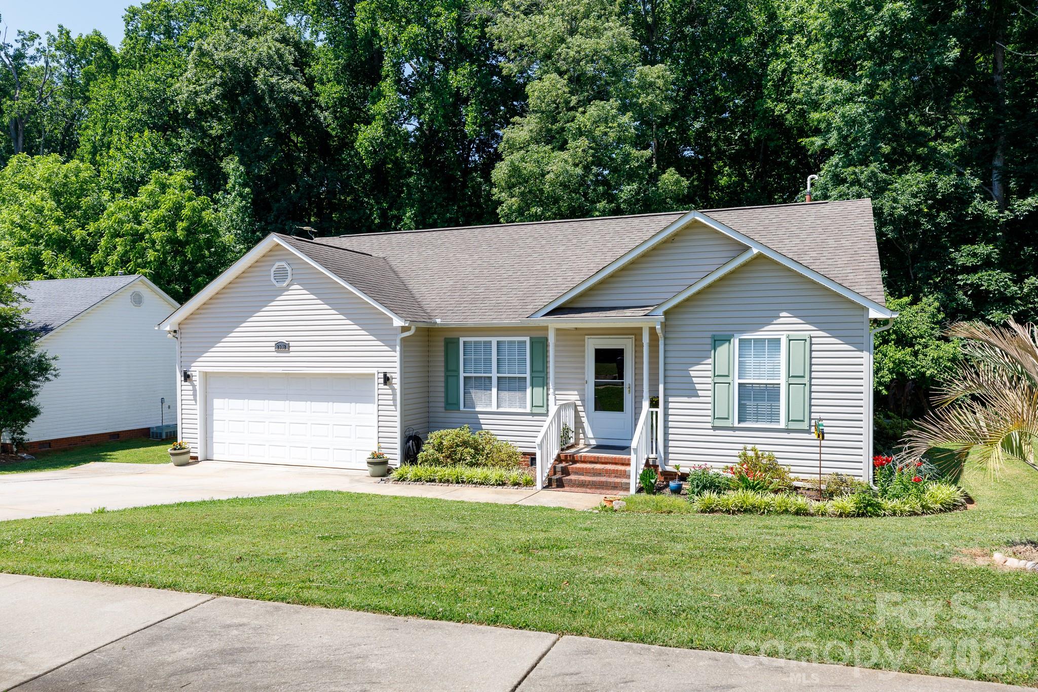 2312 Nuthatch Drive Property Photo 6