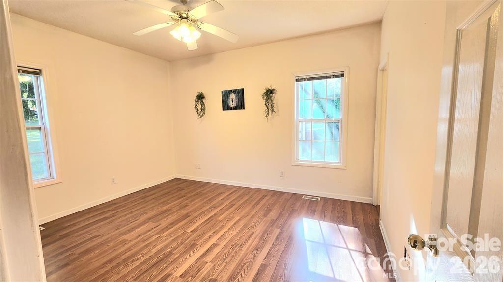 1066 Tremont Avenue Property Photo 9