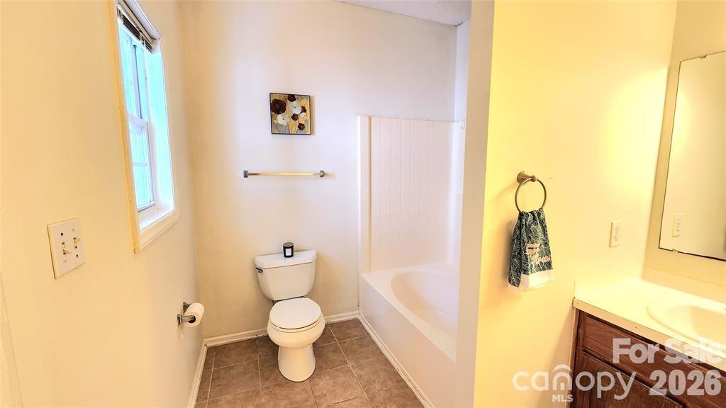 1066 Tremont Avenue Property Photo 11