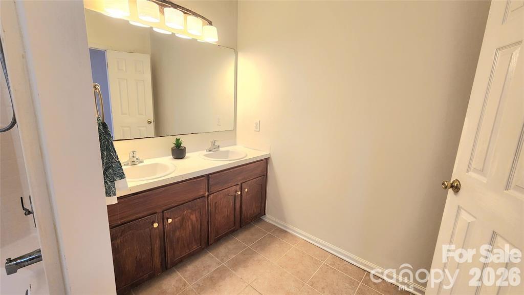 1066 Tremont Avenue Property Photo 12