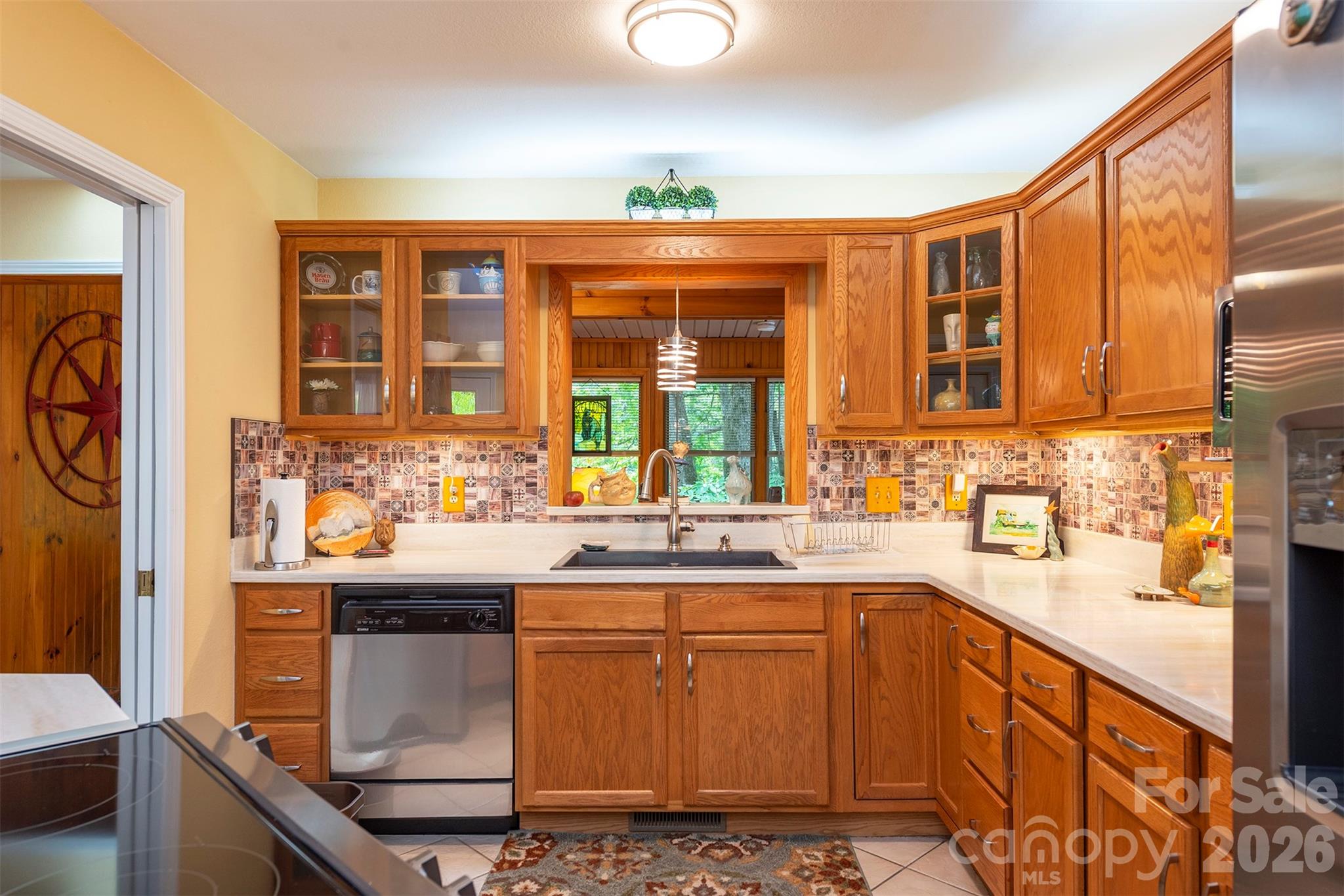 132 Rumbling Bald Road Property Photo 4