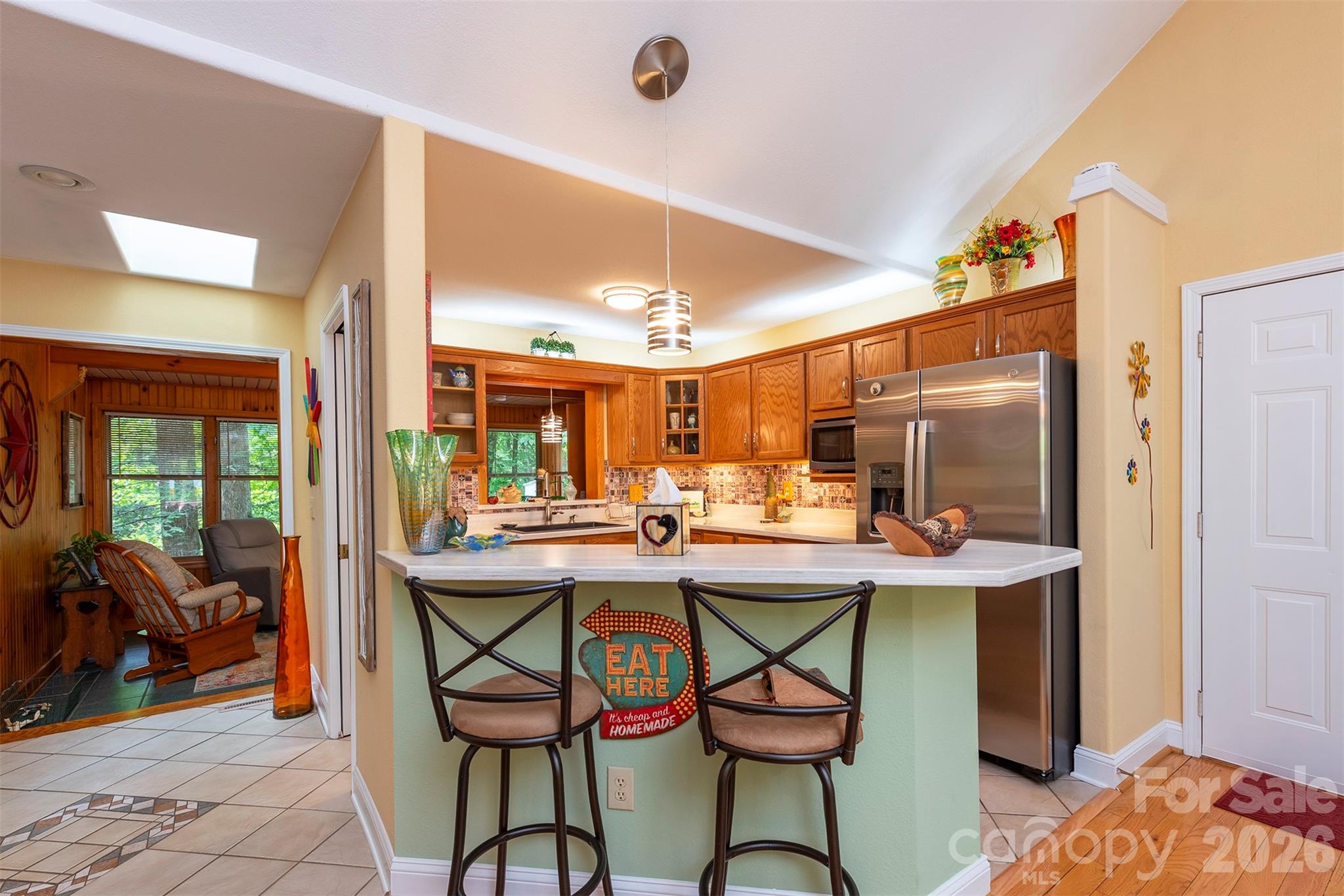132 Rumbling Bald Road Property Photo 8