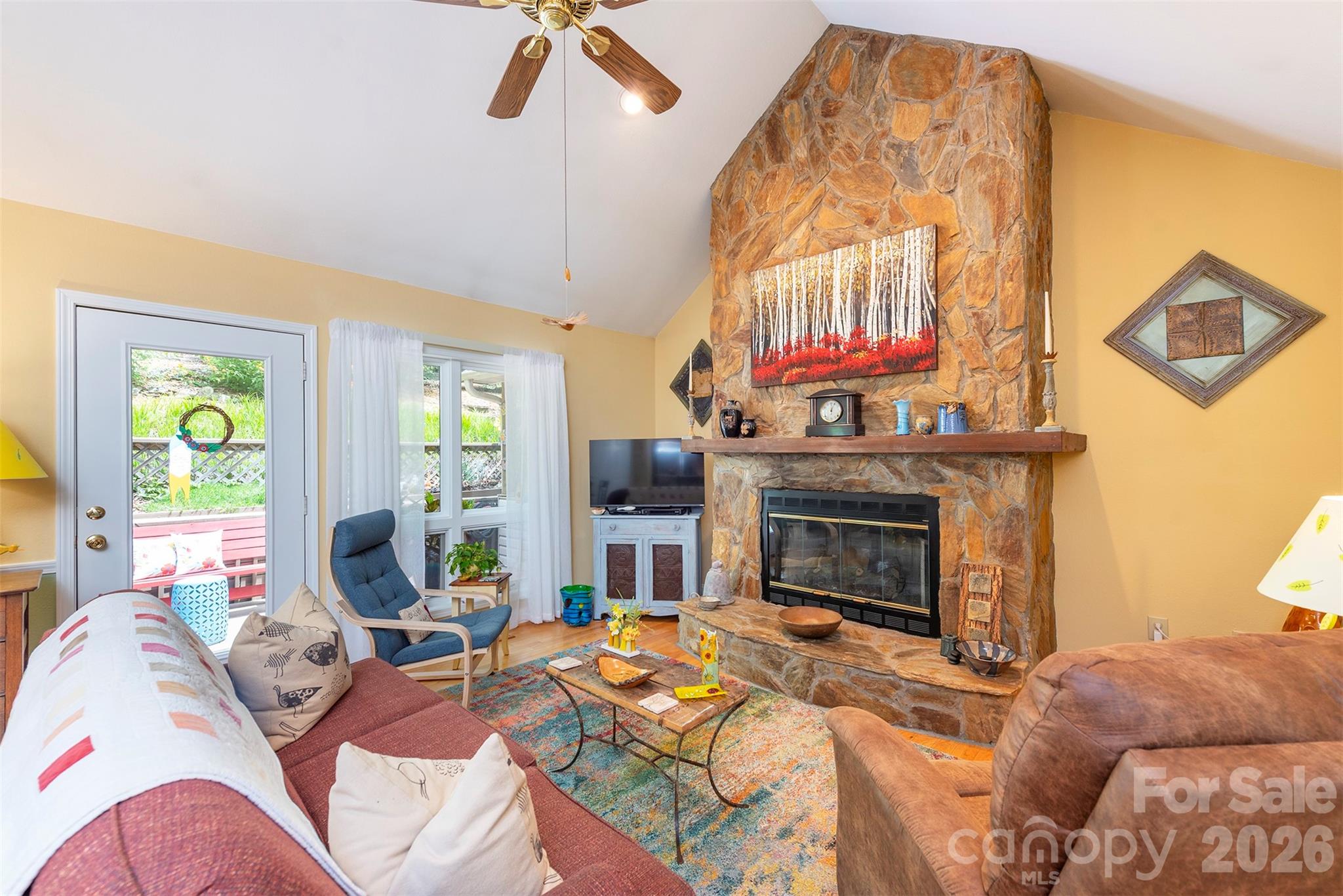 132 Rumbling Bald Road Property Photo 11
