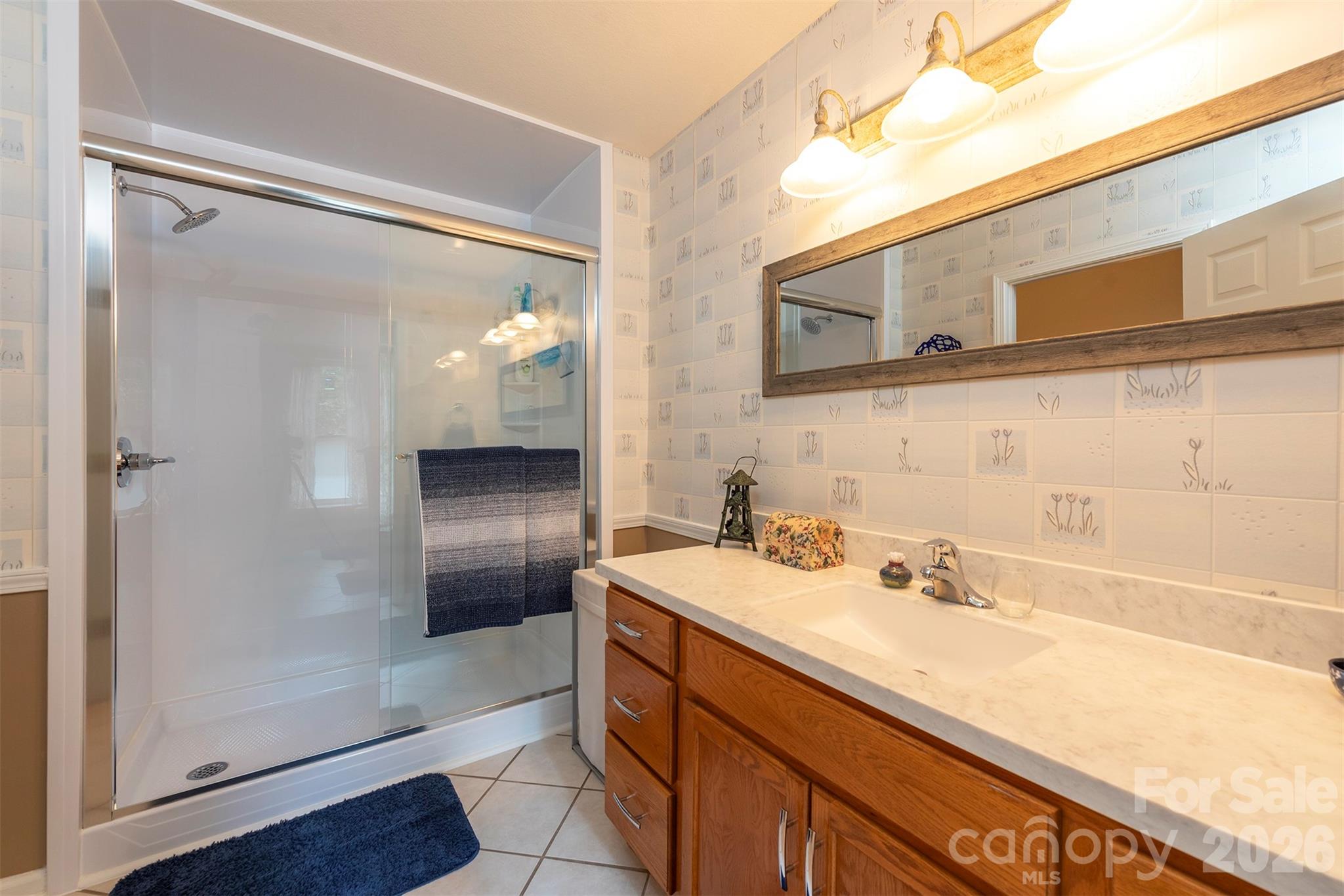 132 Rumbling Bald Road Property Photo 21