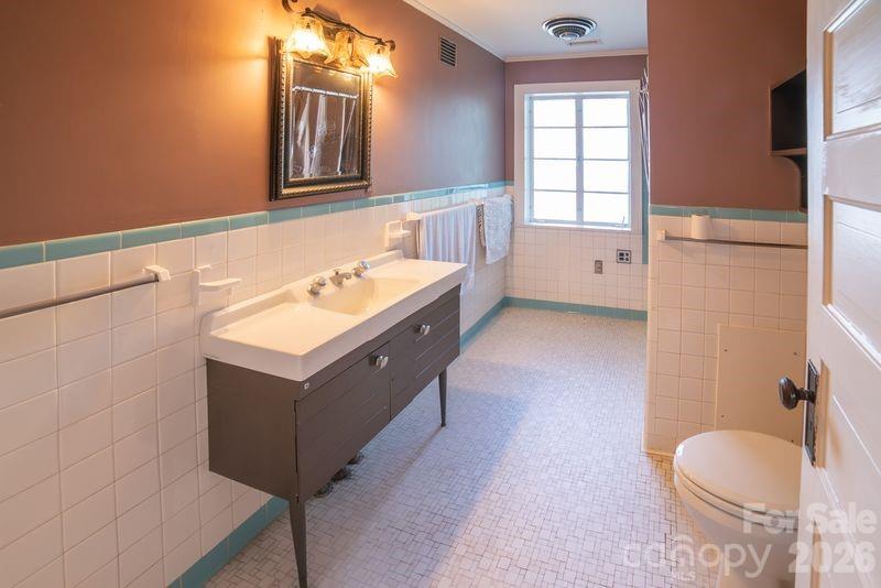 108 Beall Street Property Photo 23