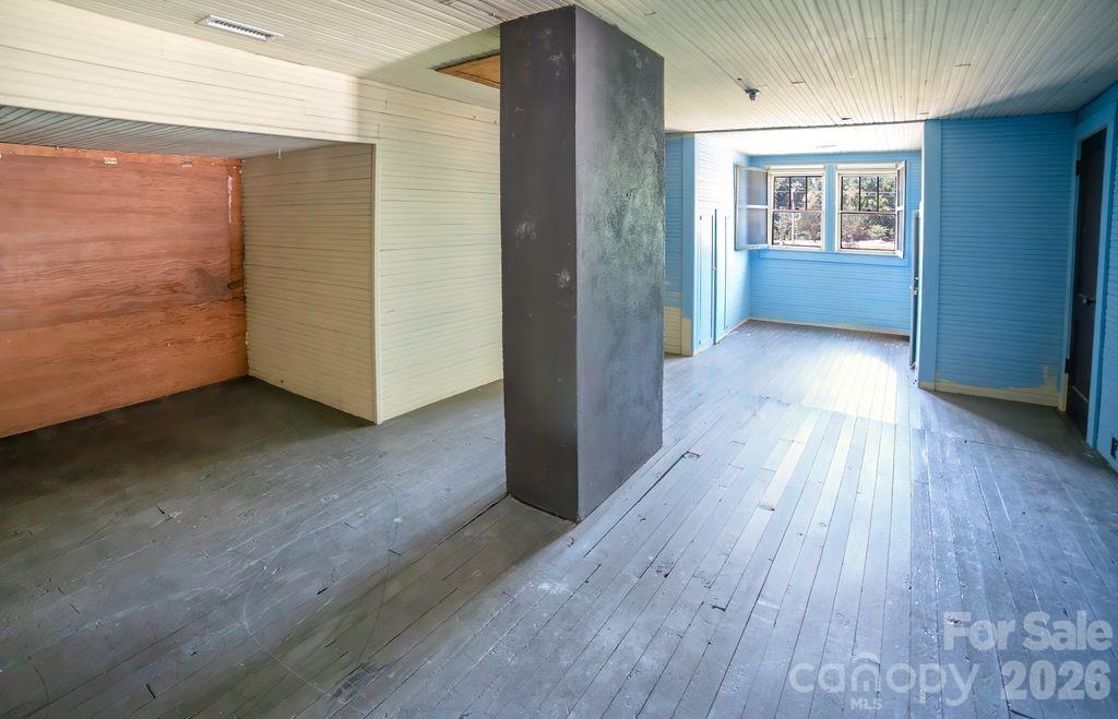 108 Beall Street Property Photo 30