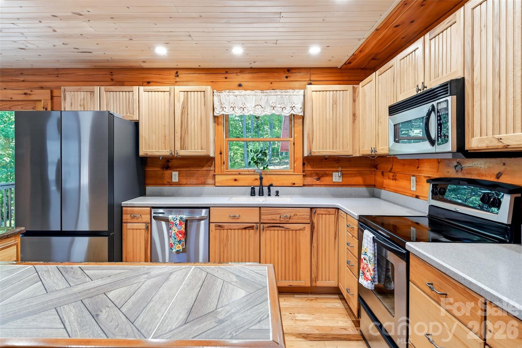 545 Mountain Crest Drive Property Photo 9