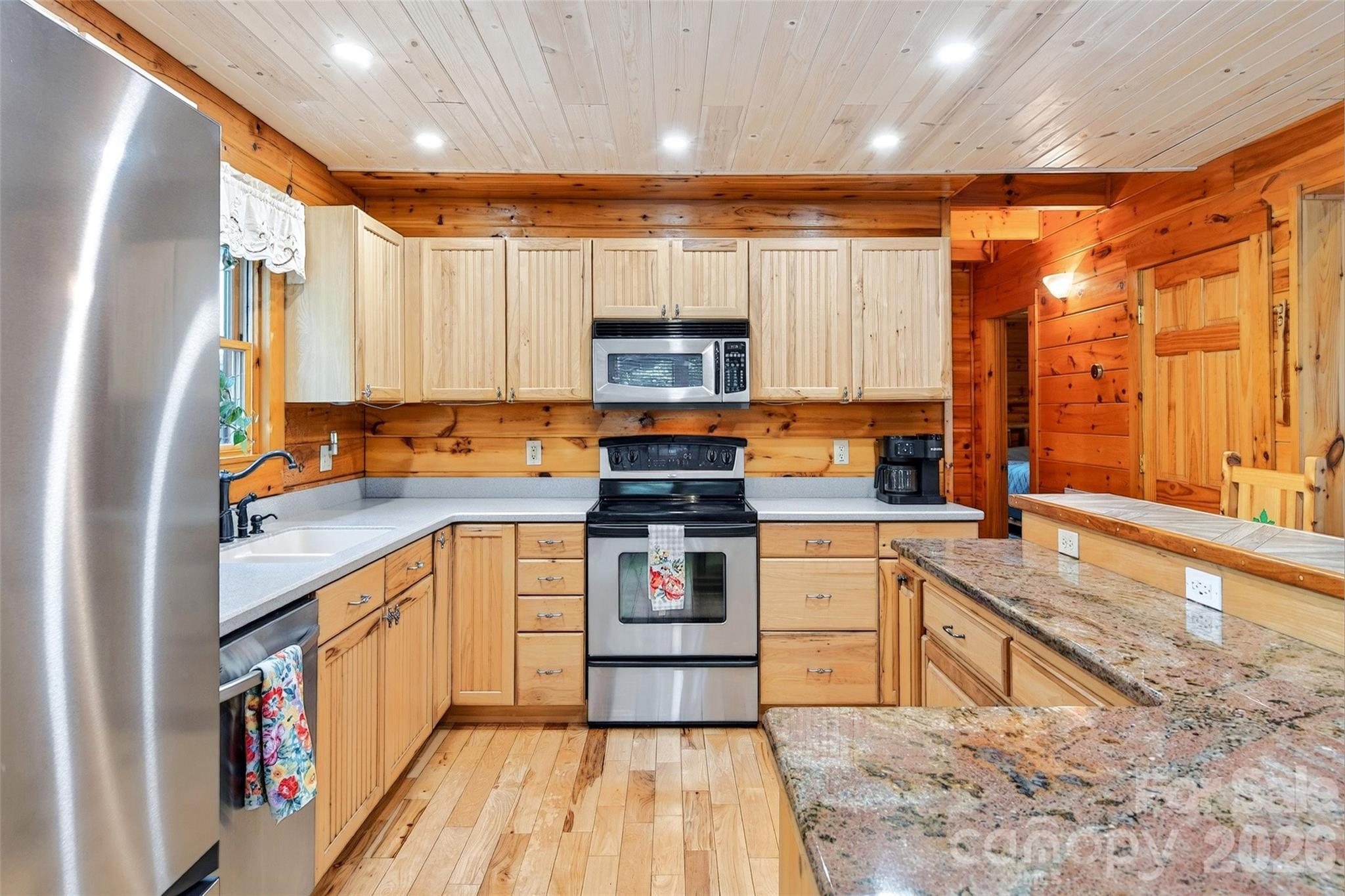 545 Mountain Crest Drive Property Photo 11