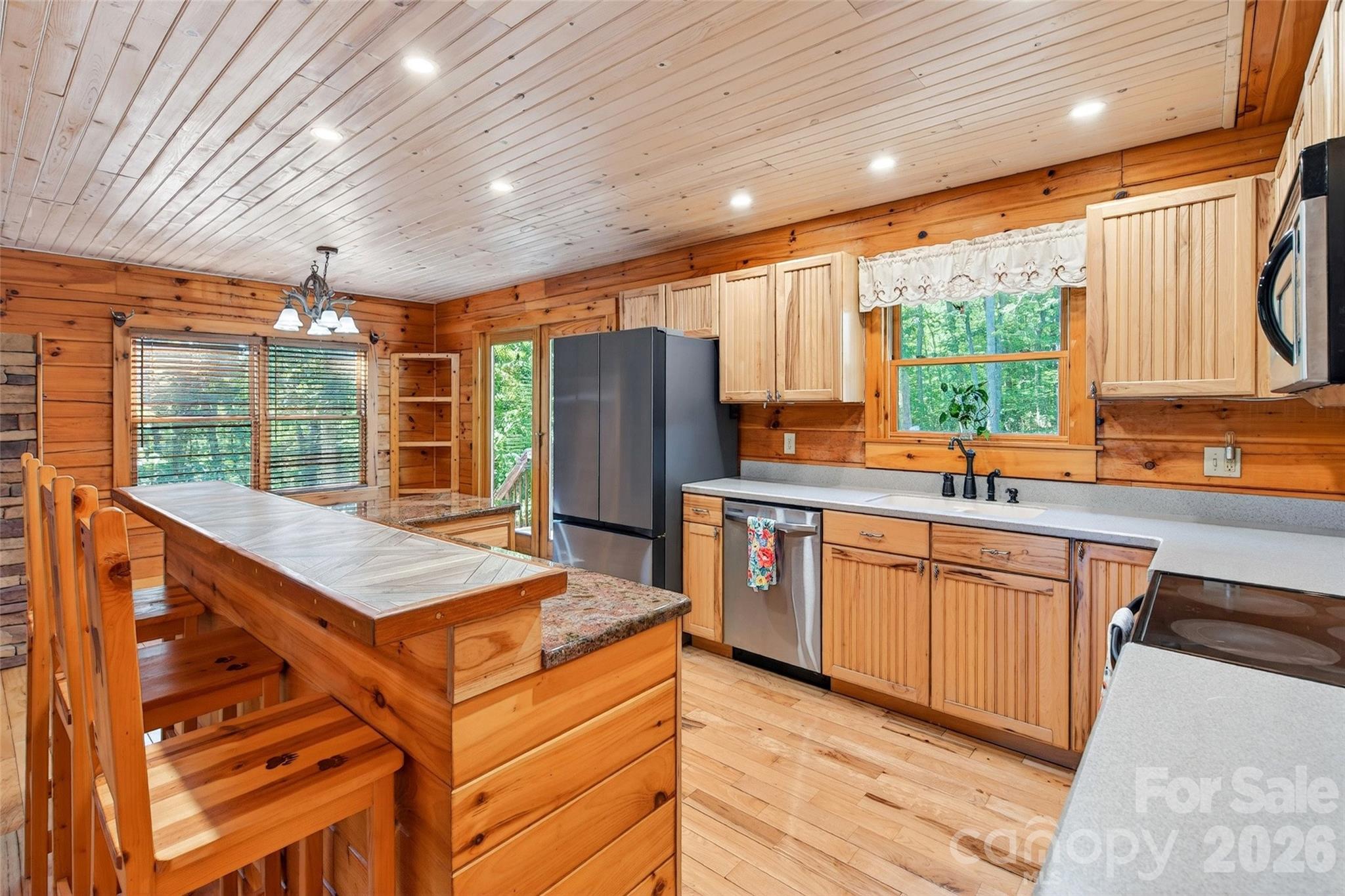 545 Mountain Crest Drive Property Photo 12