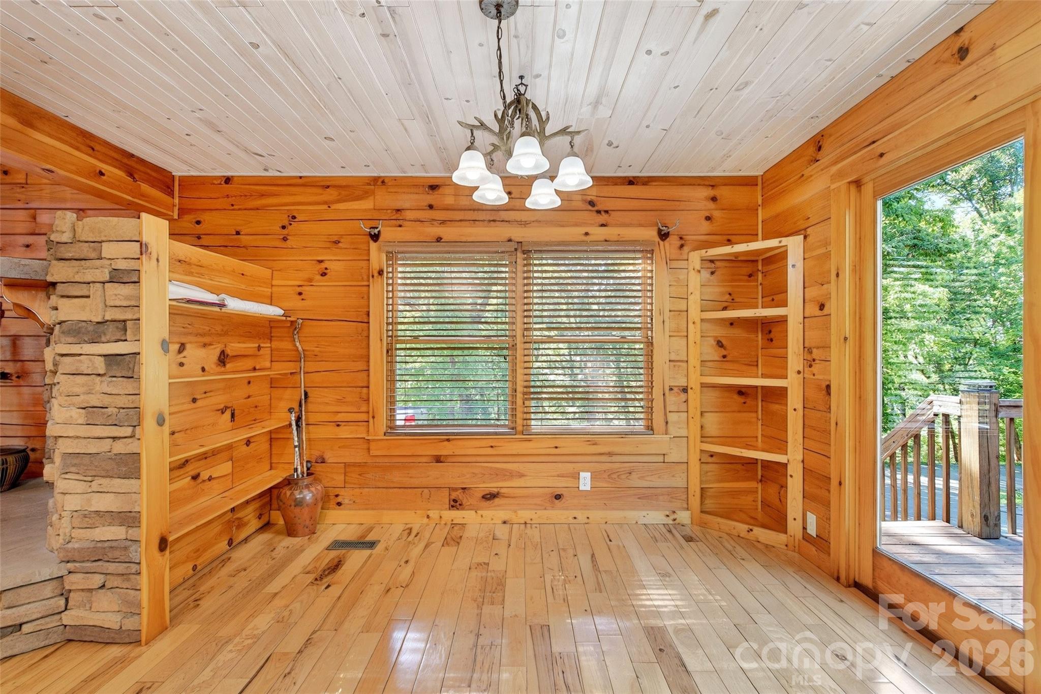 545 Mountain Crest Drive Property Photo 13