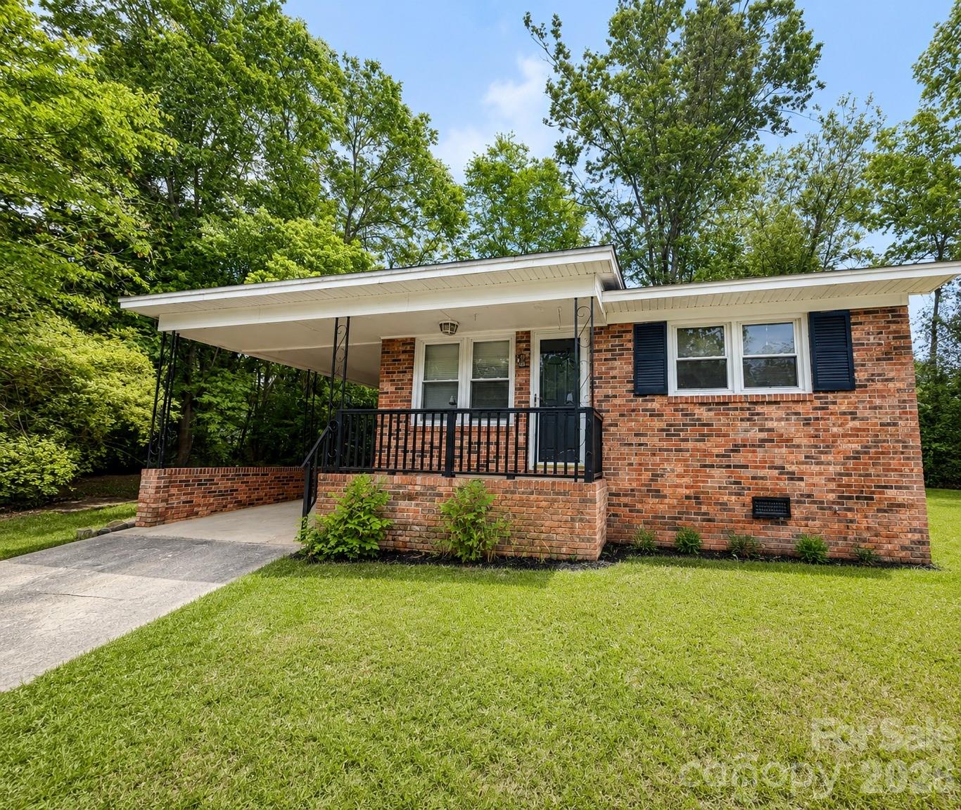 405 Isom Street Property Photo 1