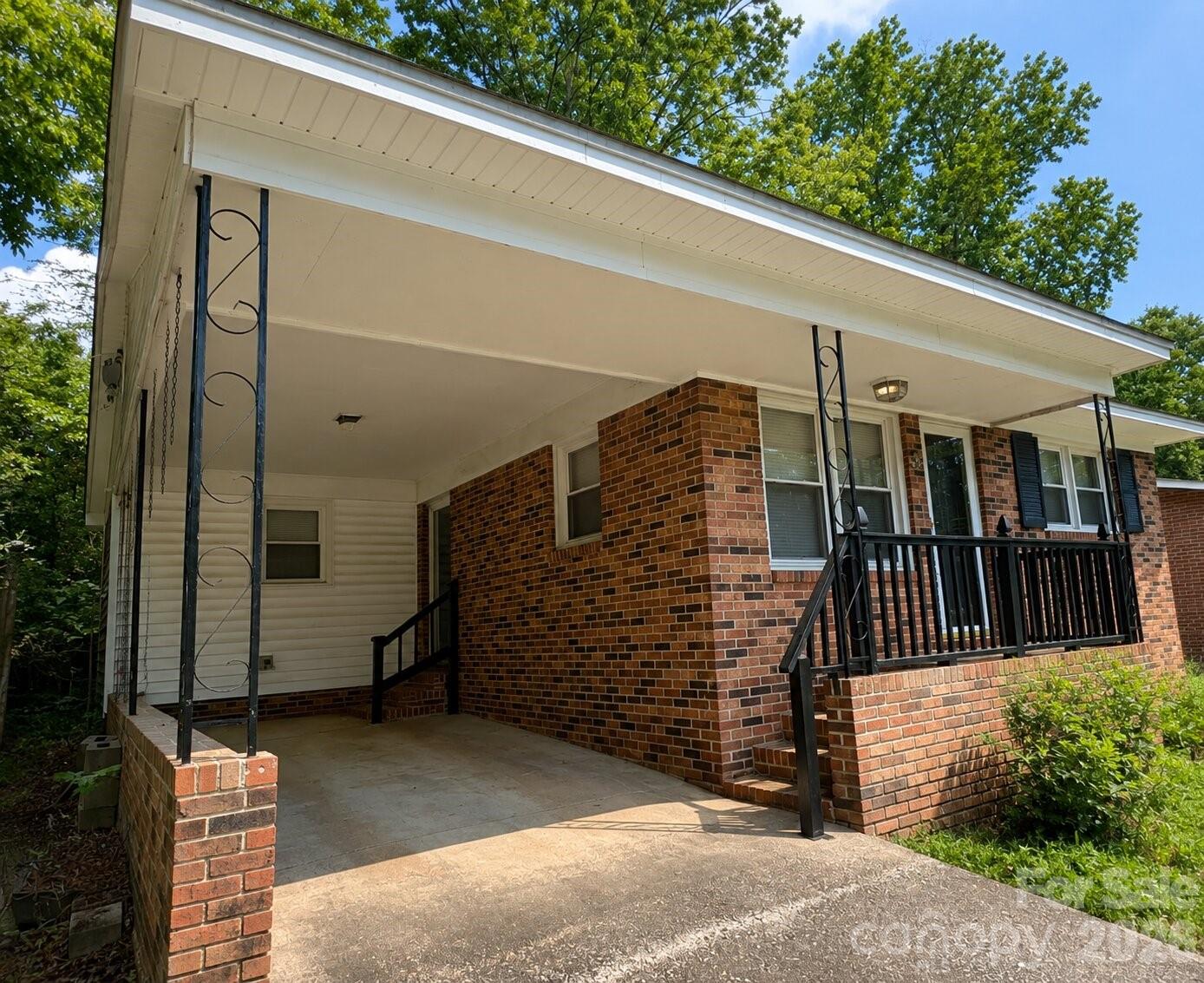 405 Isom Street Property Photo 2