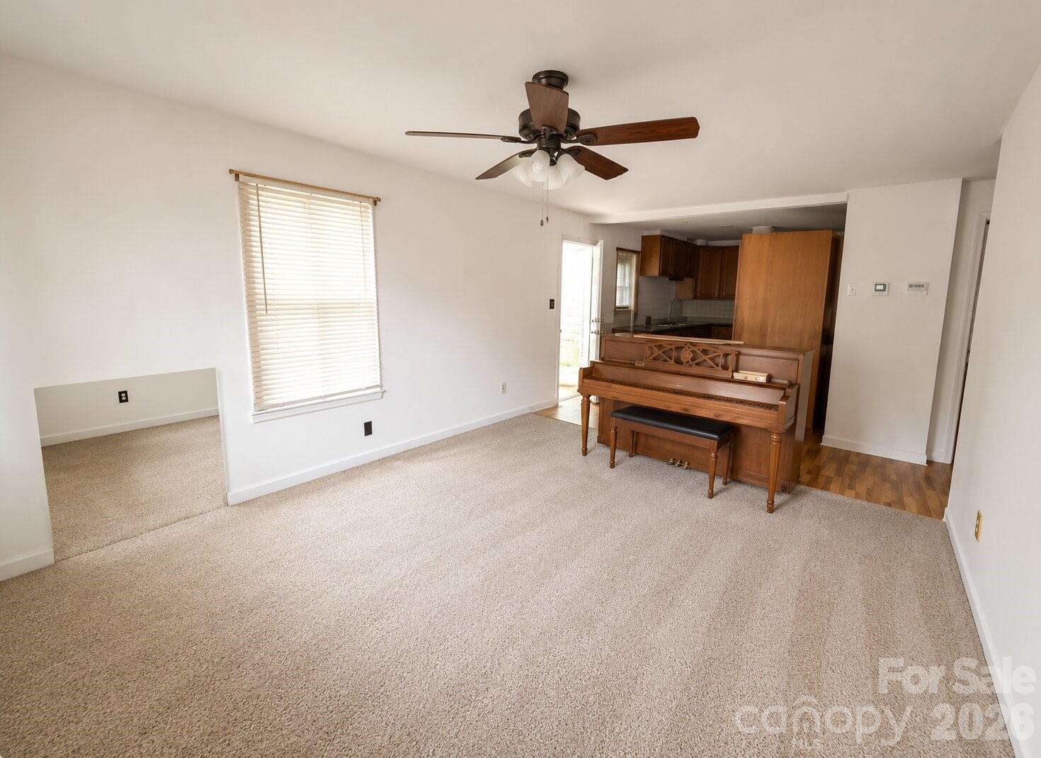 405 Isom Street Property Photo 4