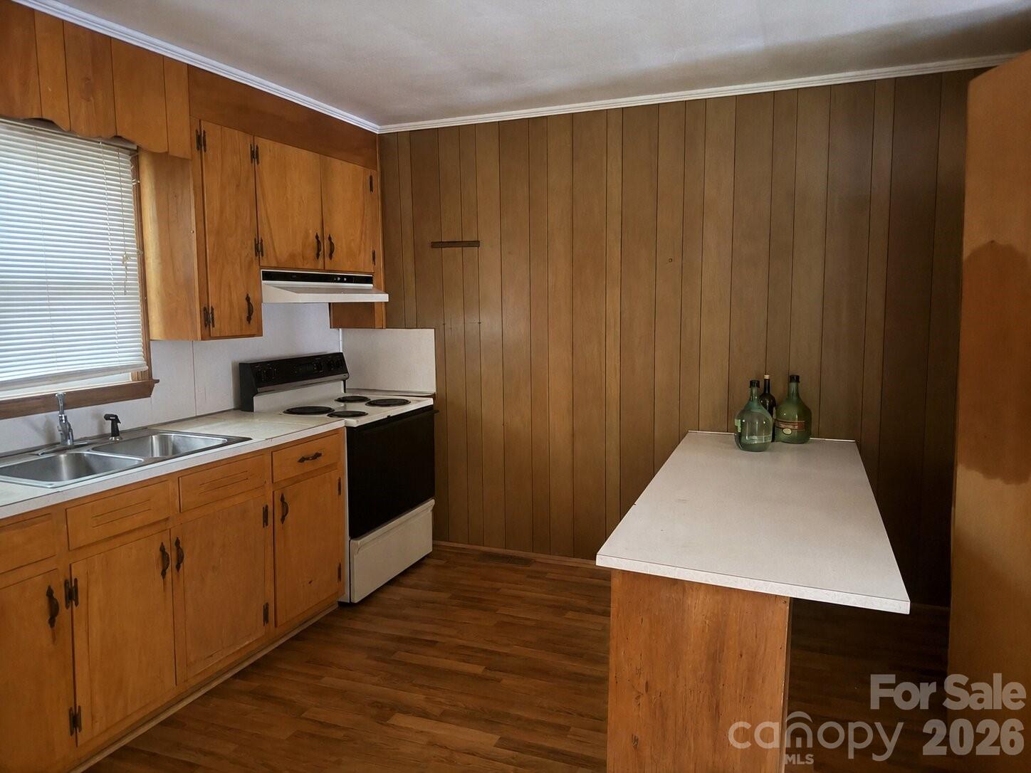 405 Isom Street Property Photo 5