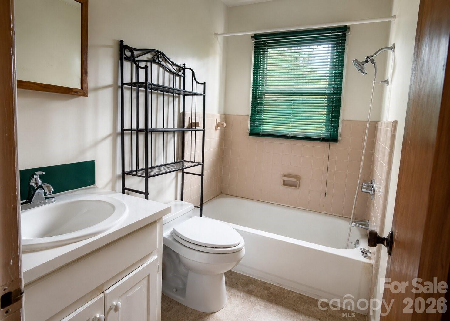 405 Isom Street Property Photo 8