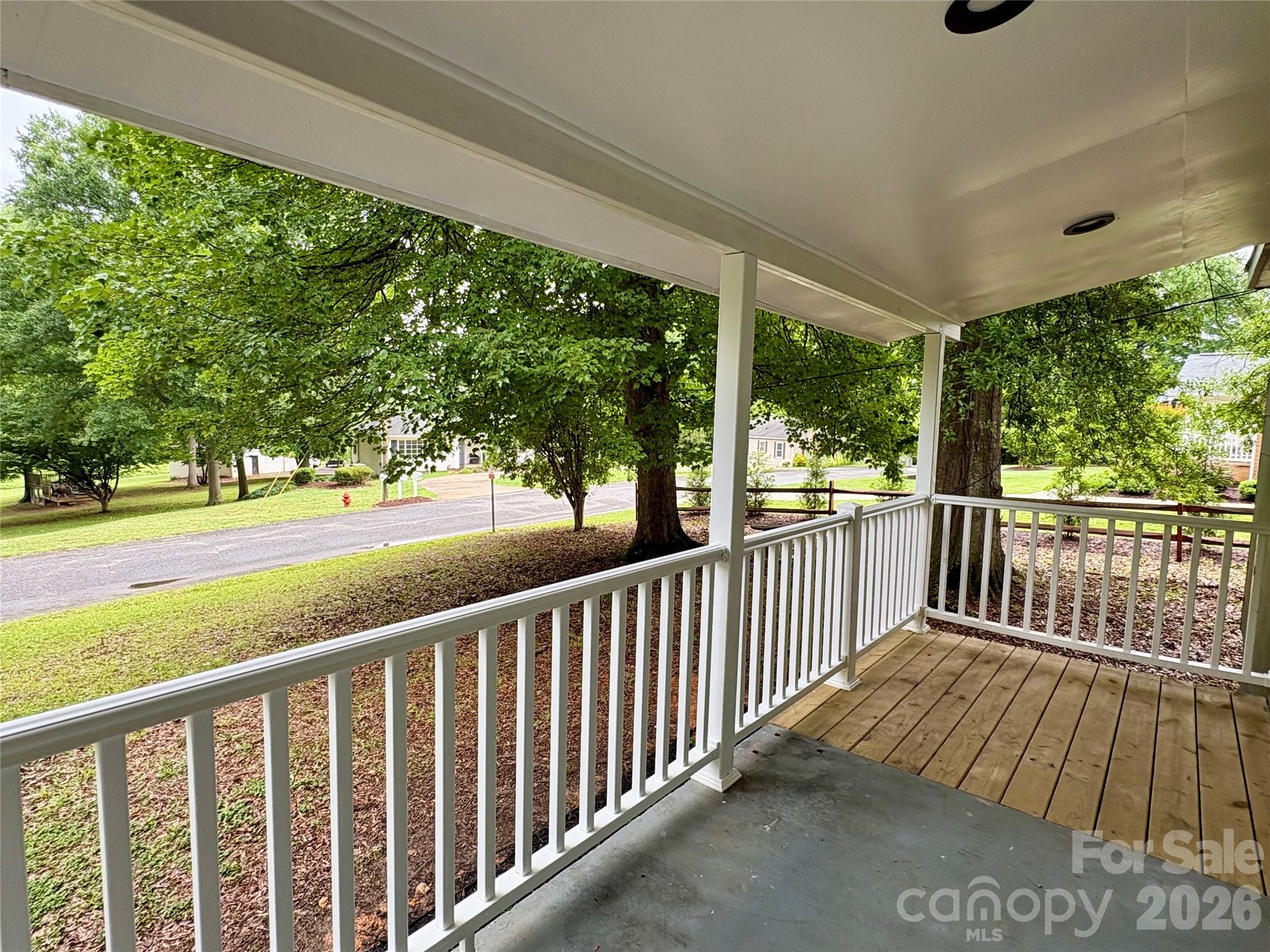 435 E Club Drive Property Photo 2