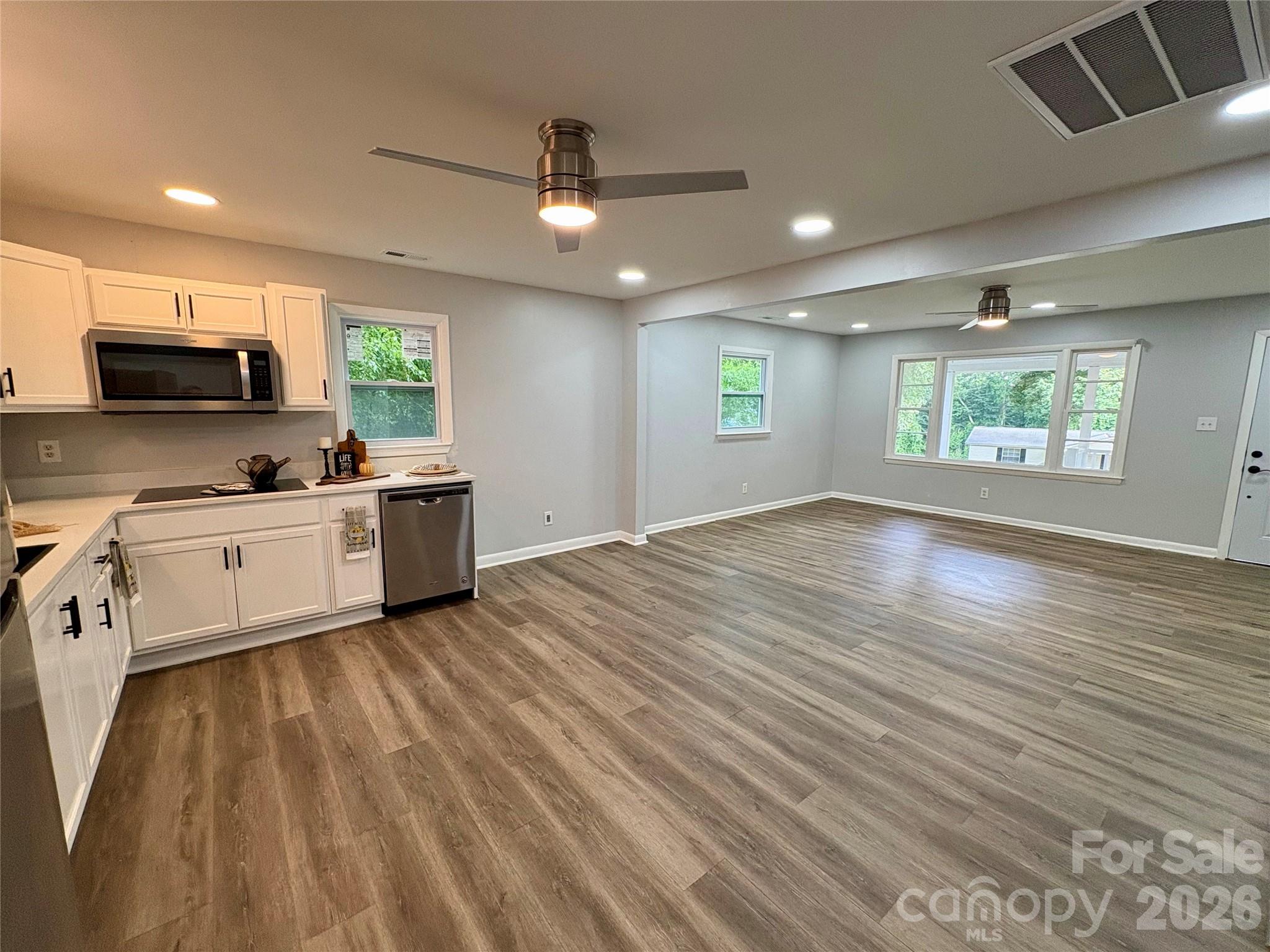 435 E Club Drive Property Photo 6