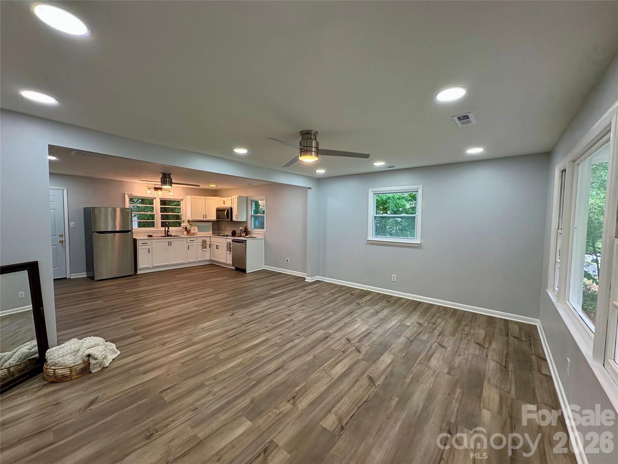 435 E Club Drive Property Photo 10