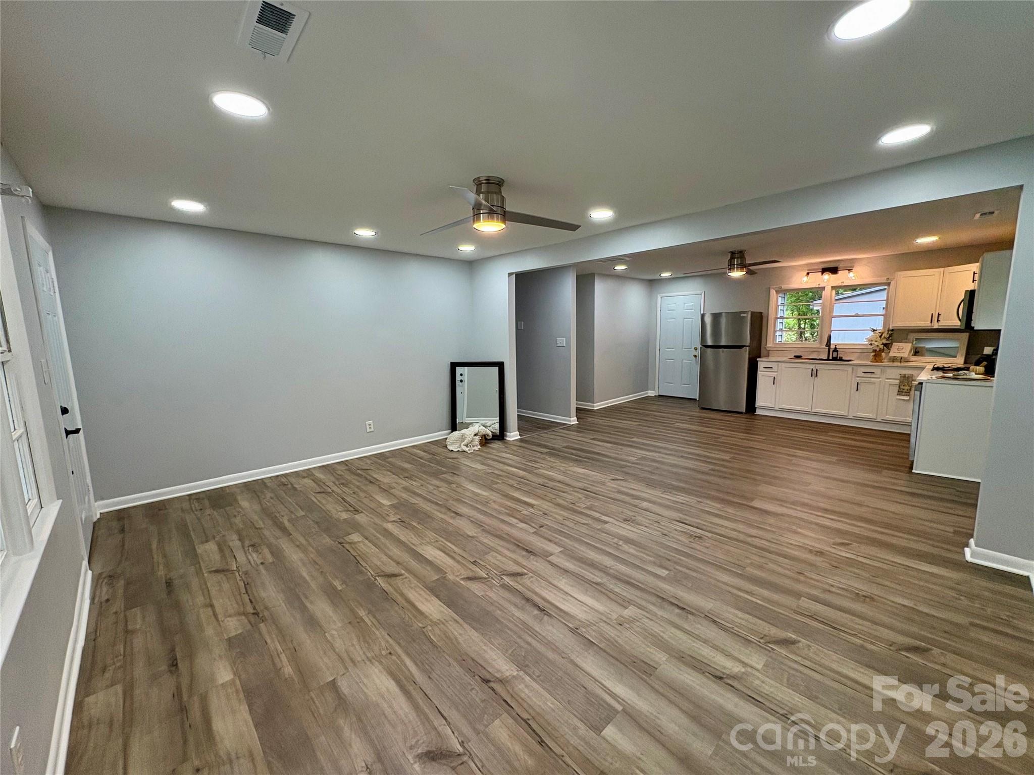 435 E Club Drive Property Photo 11