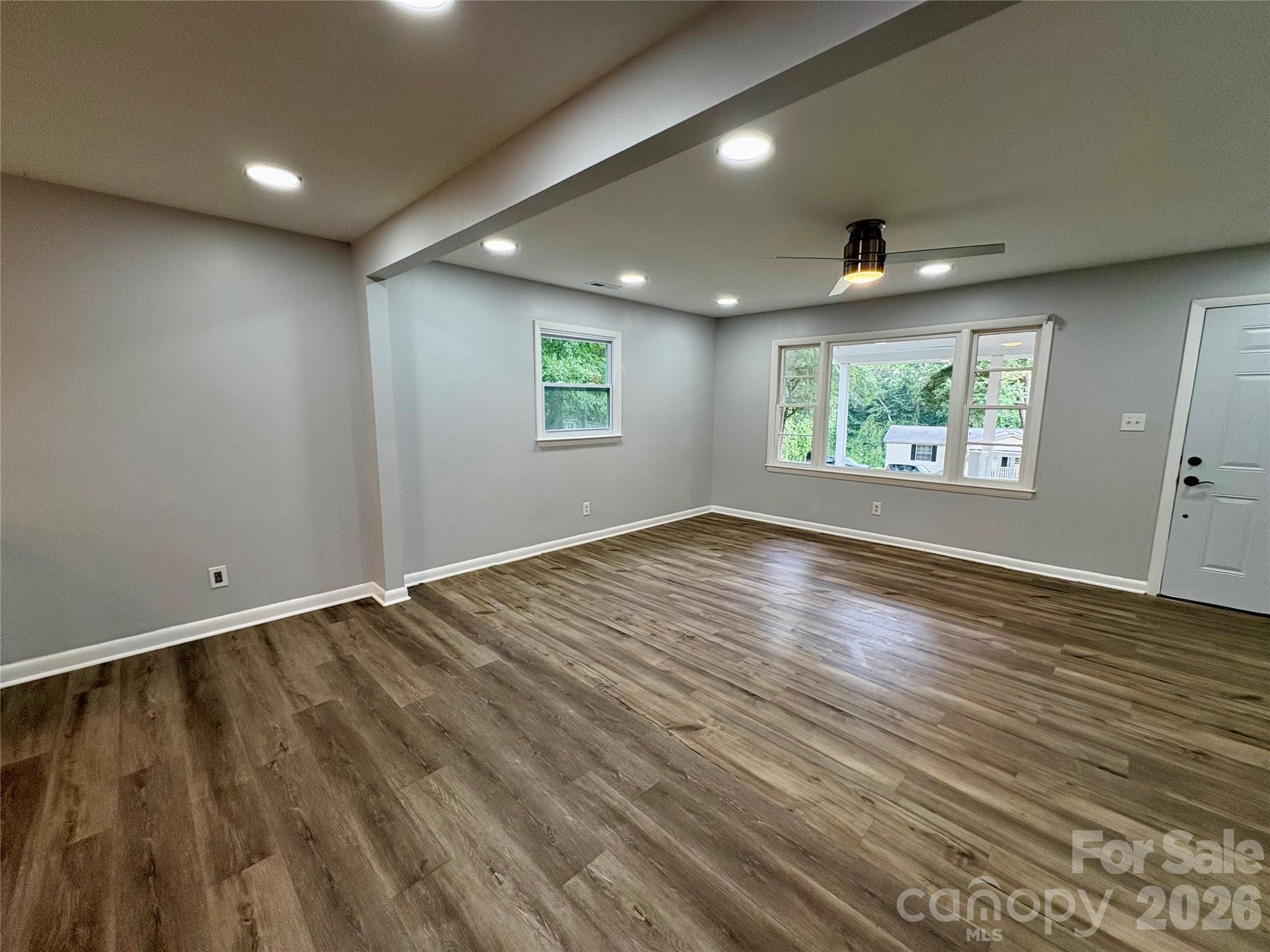 435 E Club Drive Property Photo 12