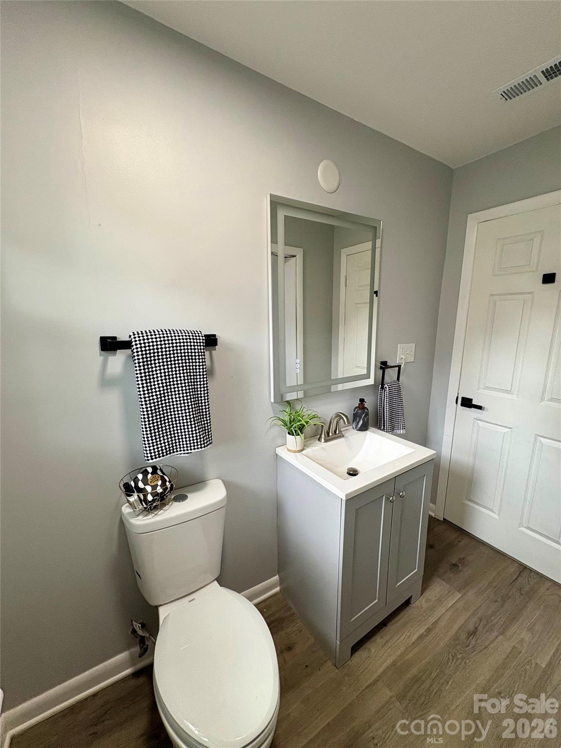 435 E Club Drive Property Photo 15