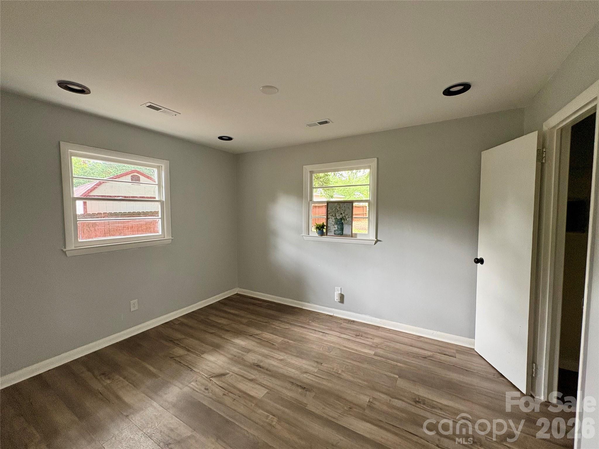 435 E Club Drive Property Photo 17