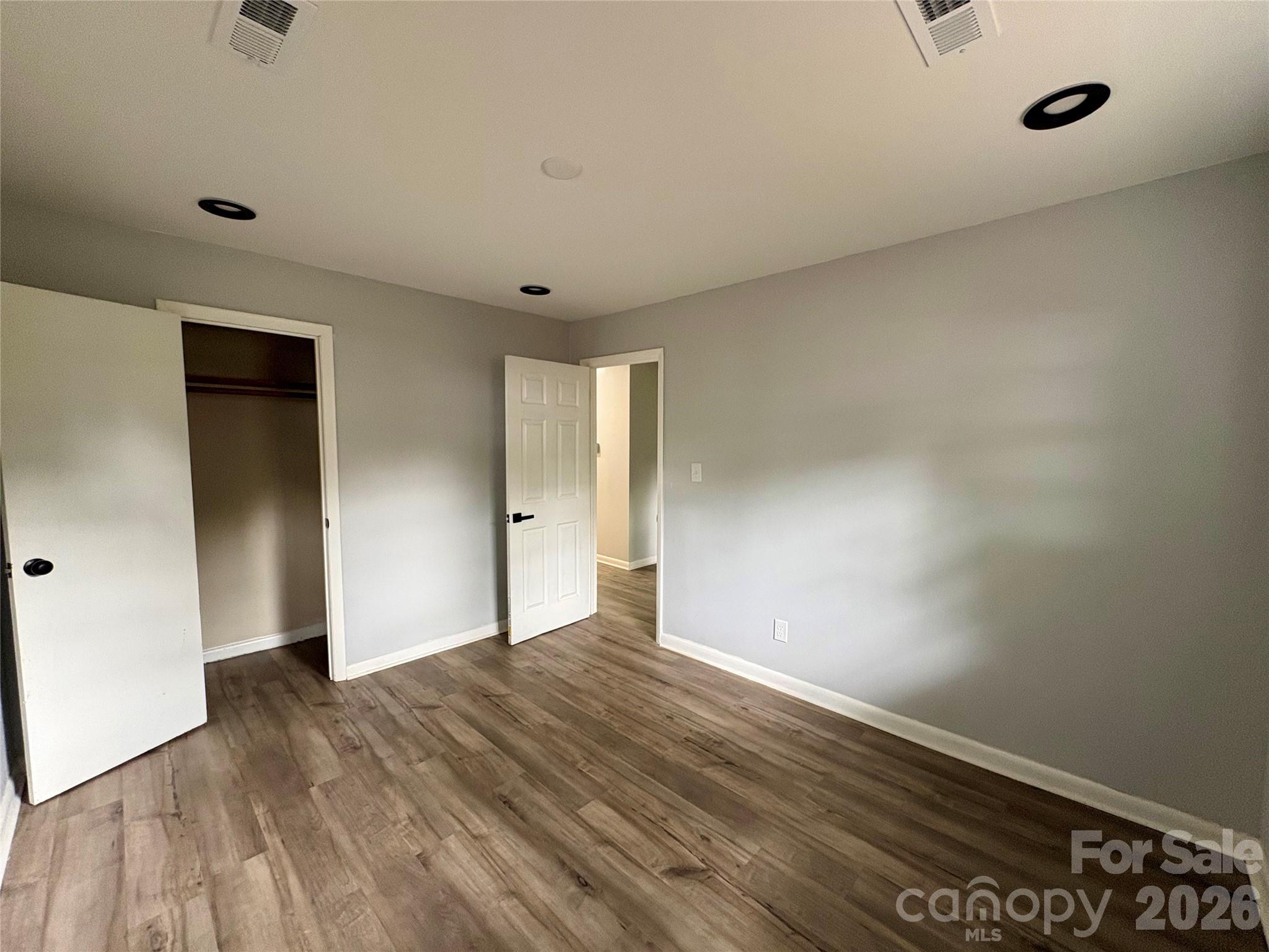 435 E Club Drive Property Photo 18