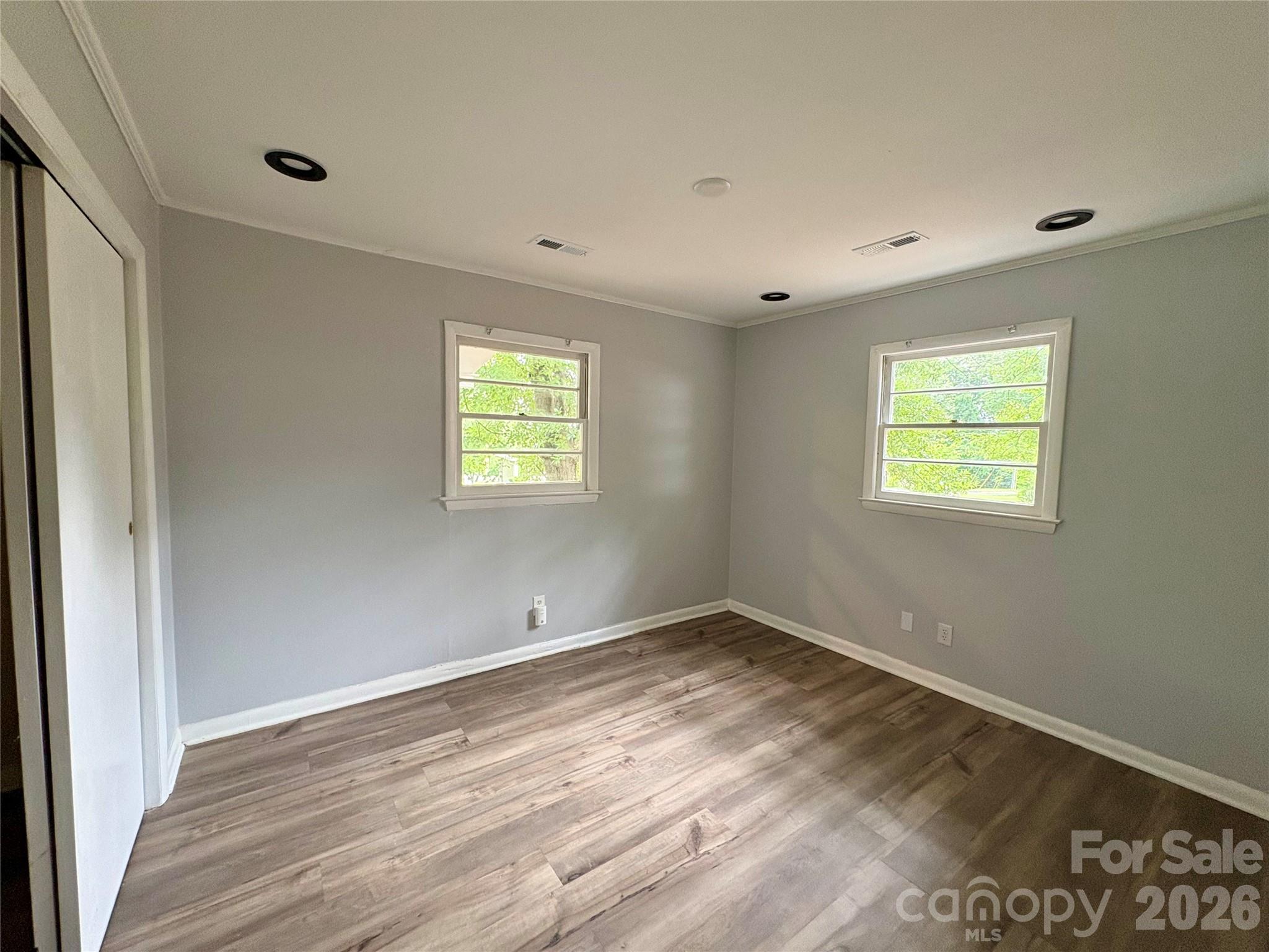 435 E Club Drive Property Photo 19