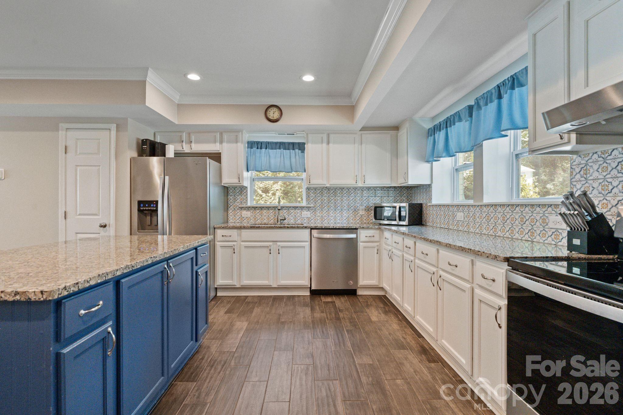 383 Sundown Road Property Photo 5