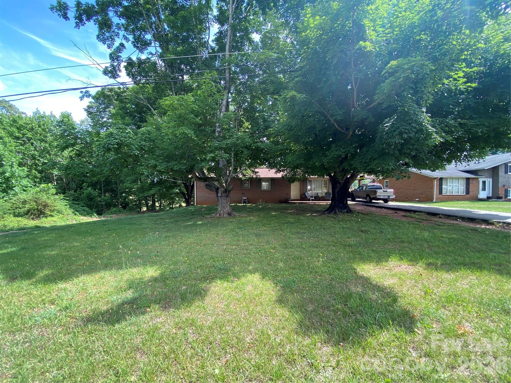 2071 Colonial Lane Property Photo 1