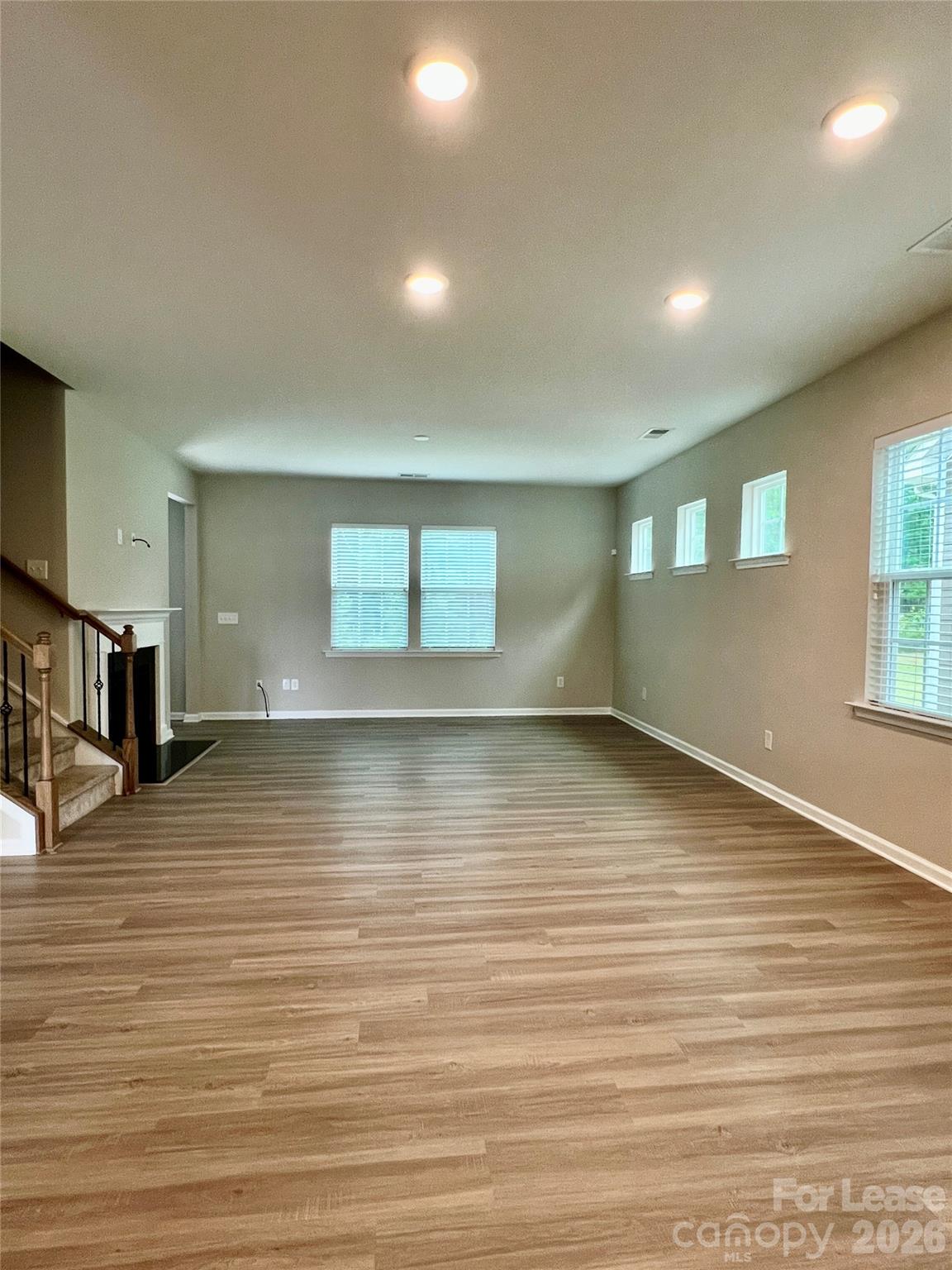 601 Deep River Way Property Photo 3