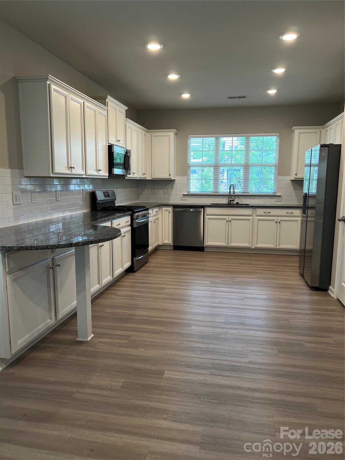 601 Deep River Way Property Photo 4