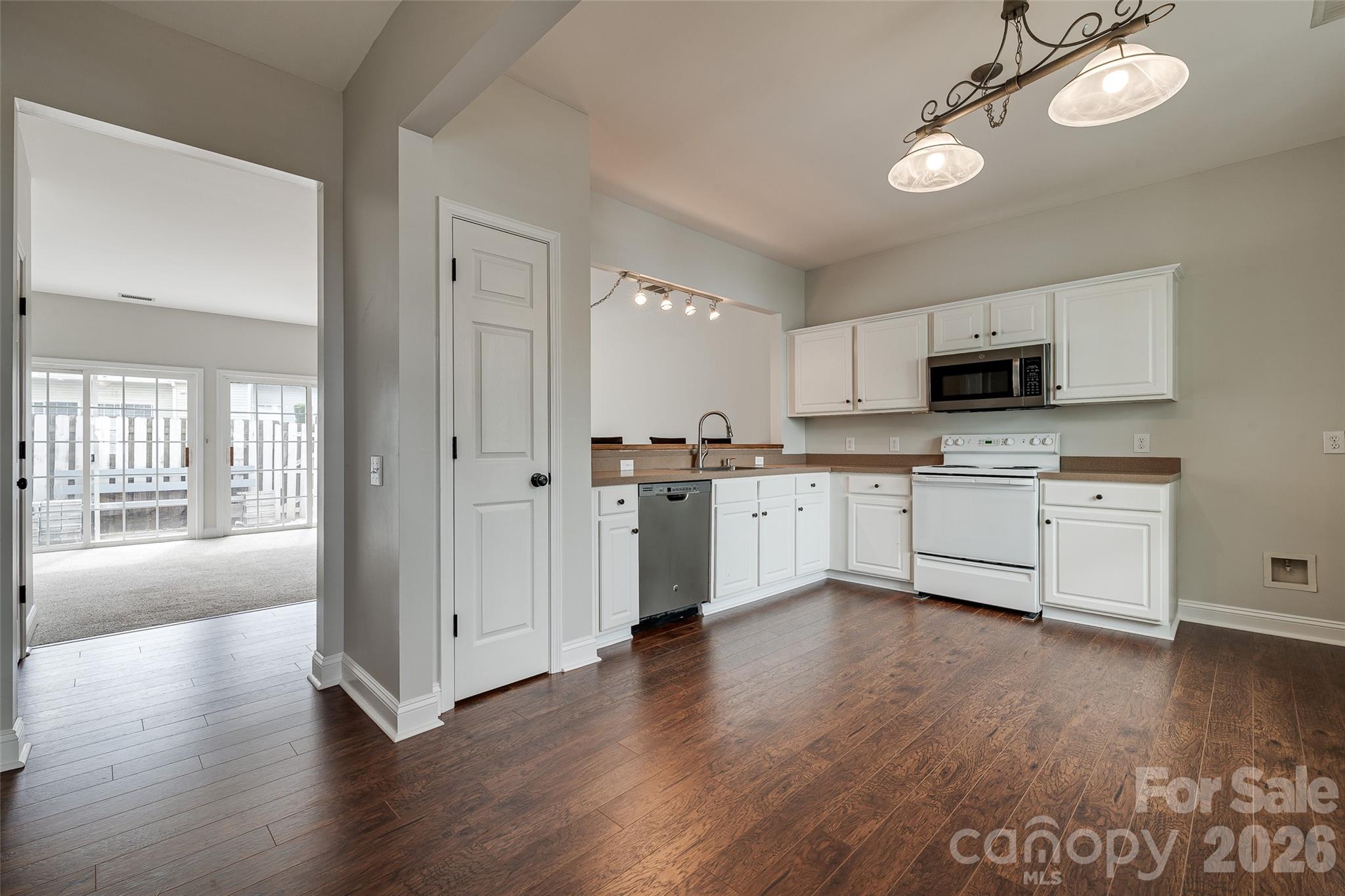3186 Mannington Drive Property Photo 3