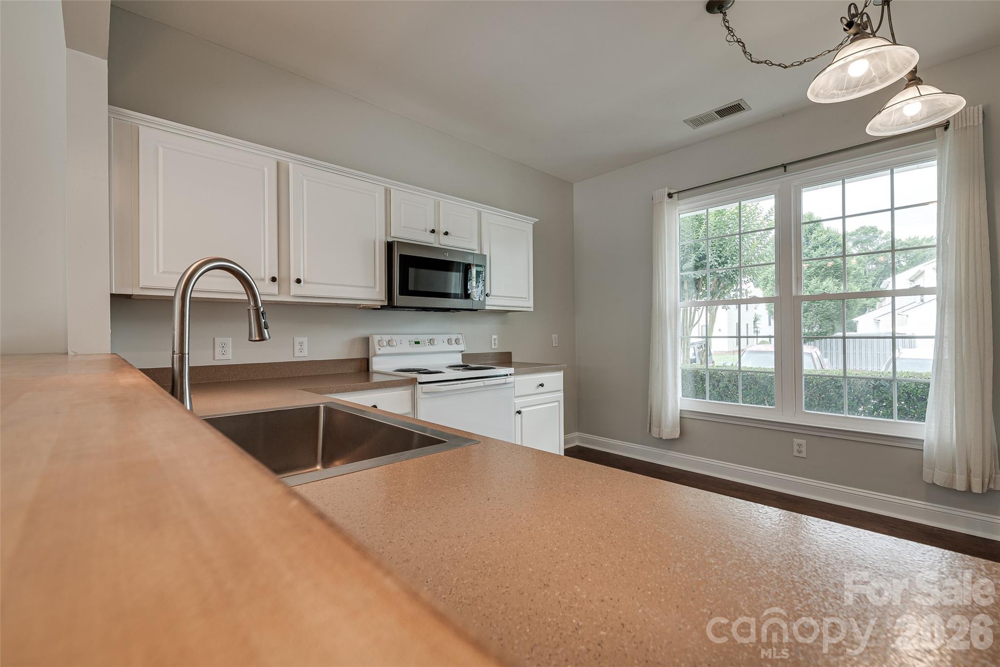 3186 Mannington Drive Property Photo 8