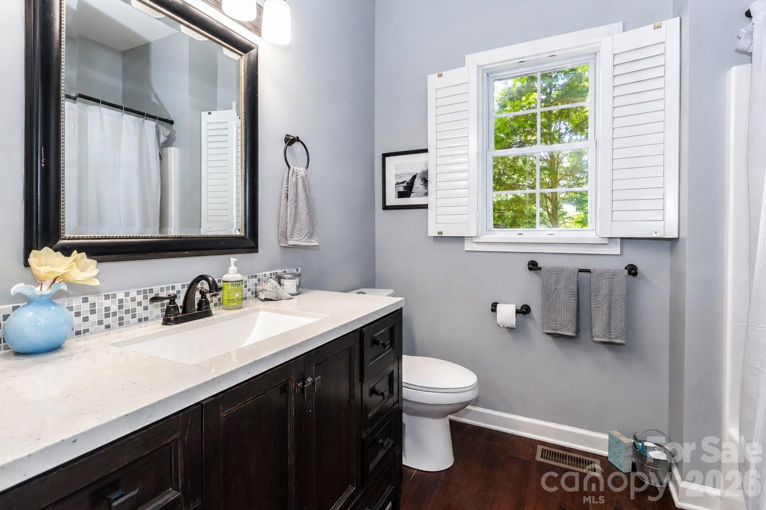 109 Longboat Road Property Photo 38