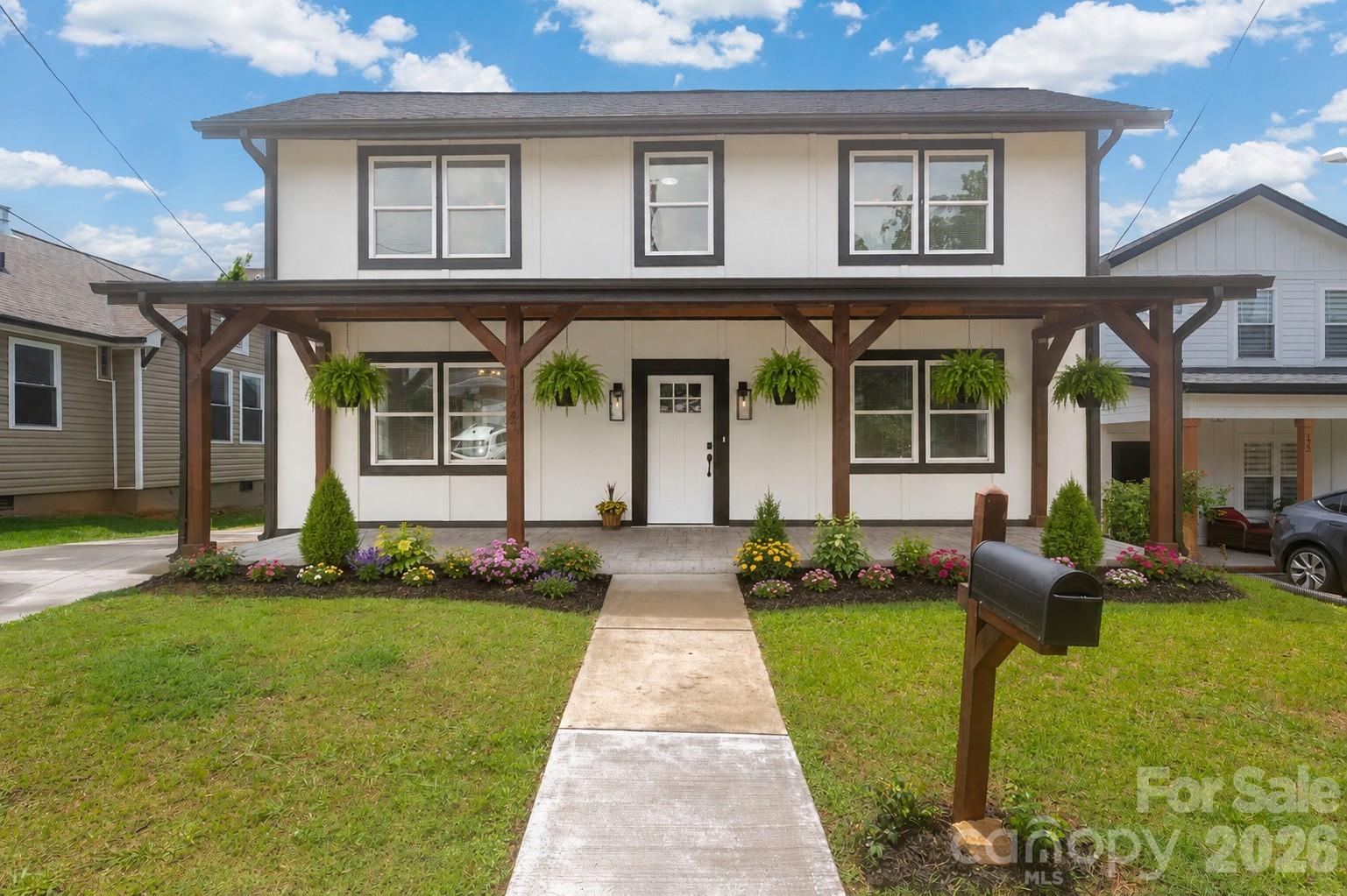 174 Tournament Drive Property Photo 2