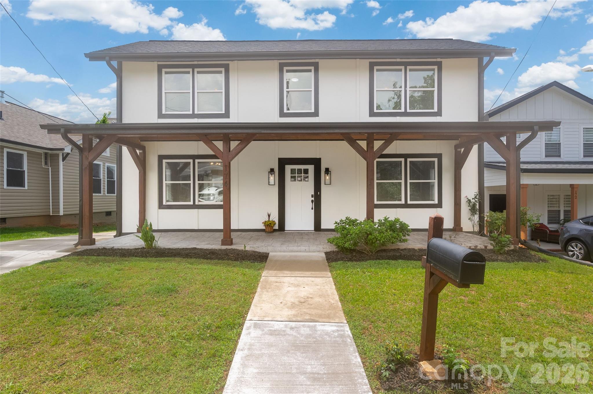 174 Tournament Drive Property Photo 3