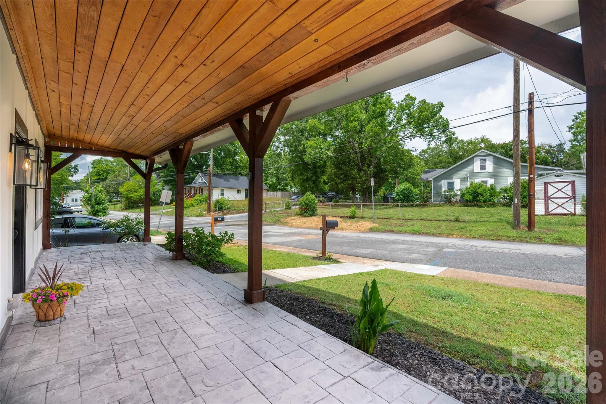 174 Tournament Drive Property Photo 5