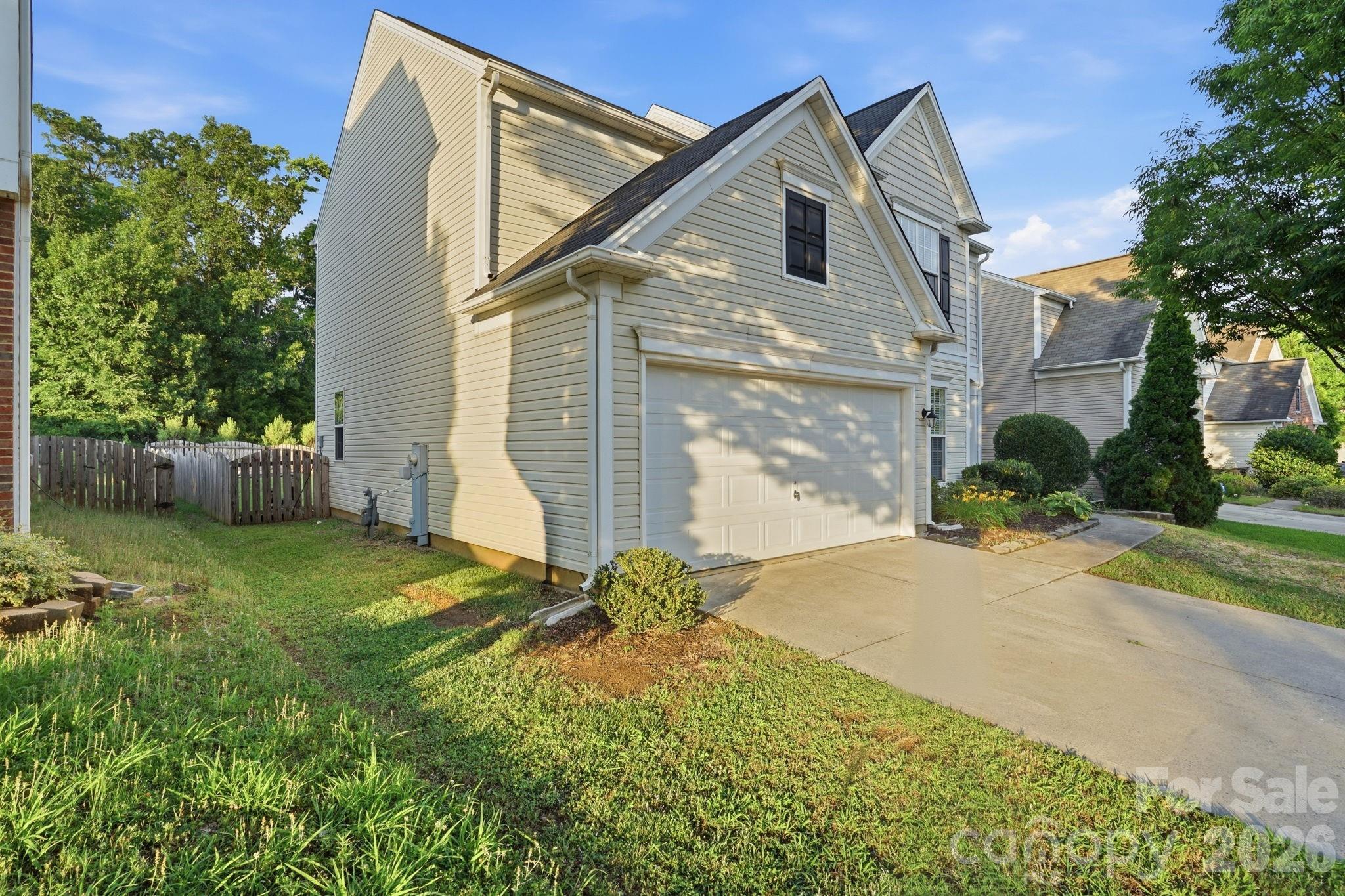 2910 Azalea Hills Drive Property Photo 2