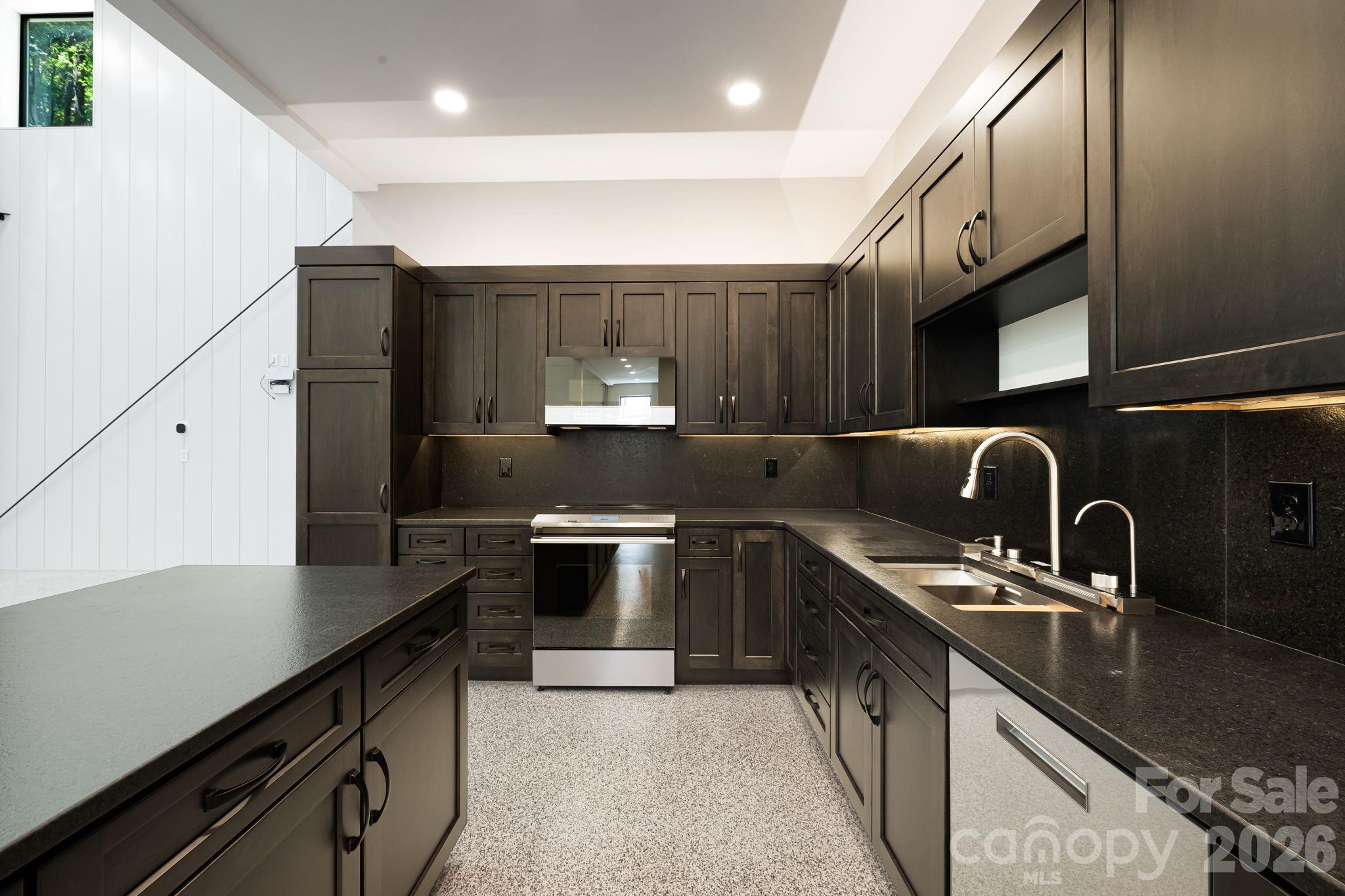 130 Speed Way B Property Photo 14