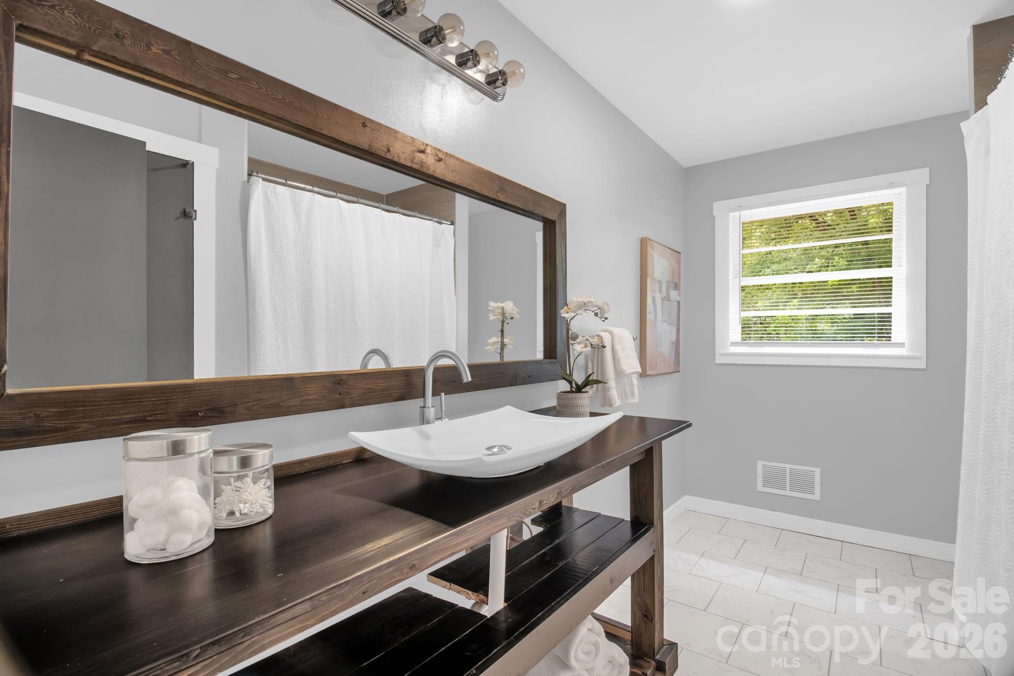 1623 Lumarka Drive Property Photo 15