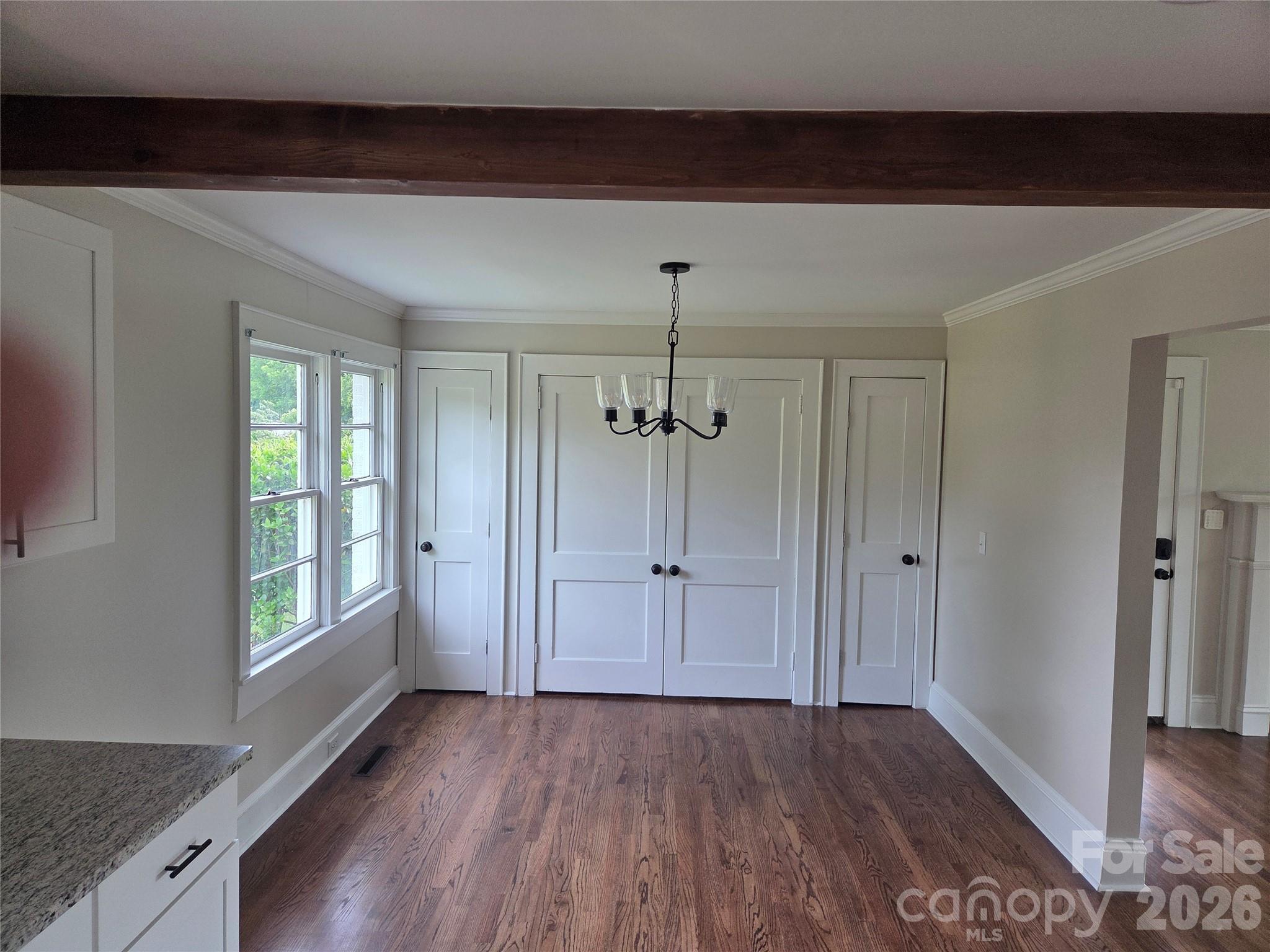 707 E 1st Street Property Photo 2