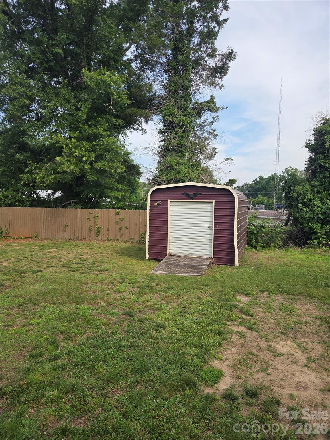 707 E 1st Street Property Photo 14