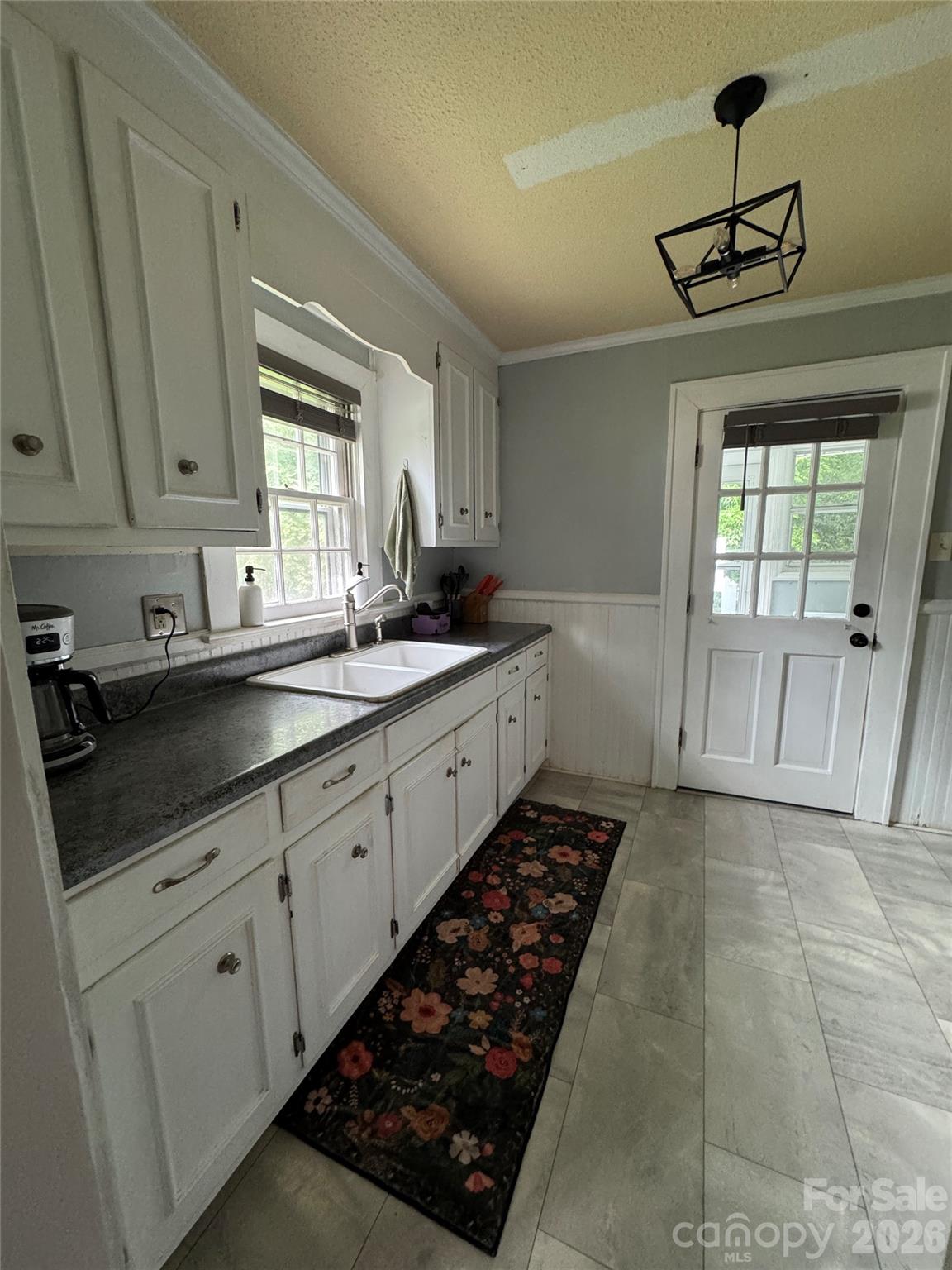 204 E Hargrave Street Property Photo 6