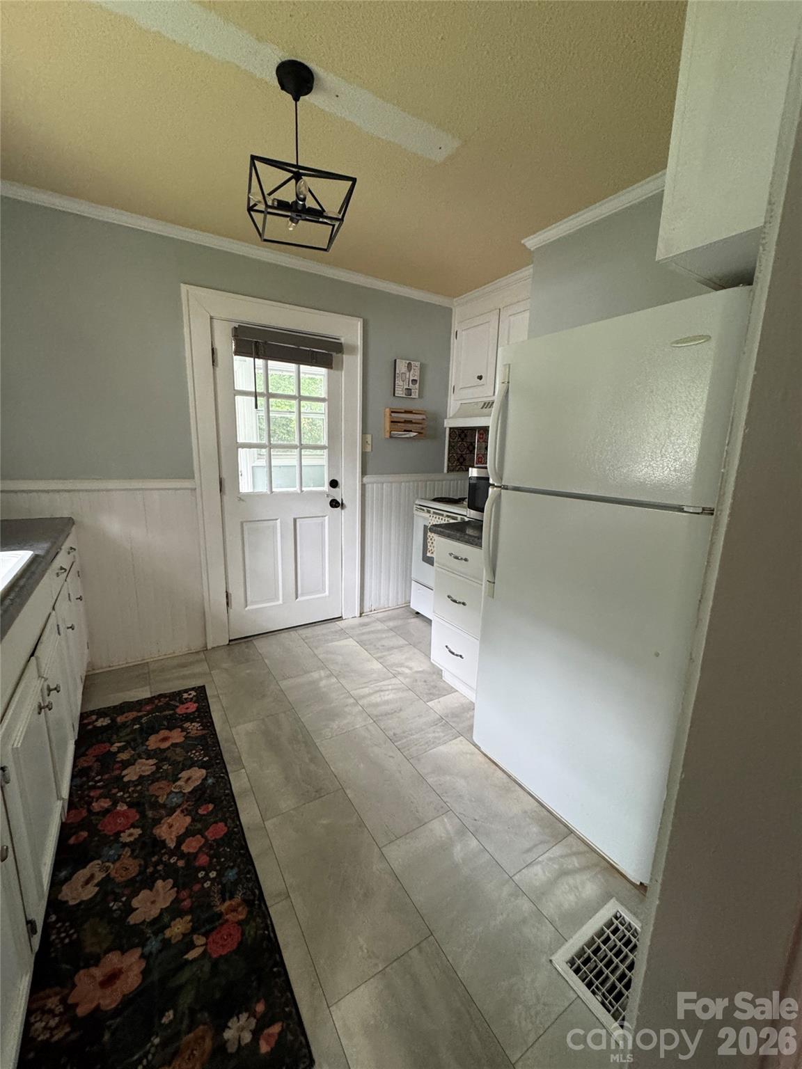 204 E Hargrave Street Property Photo 7